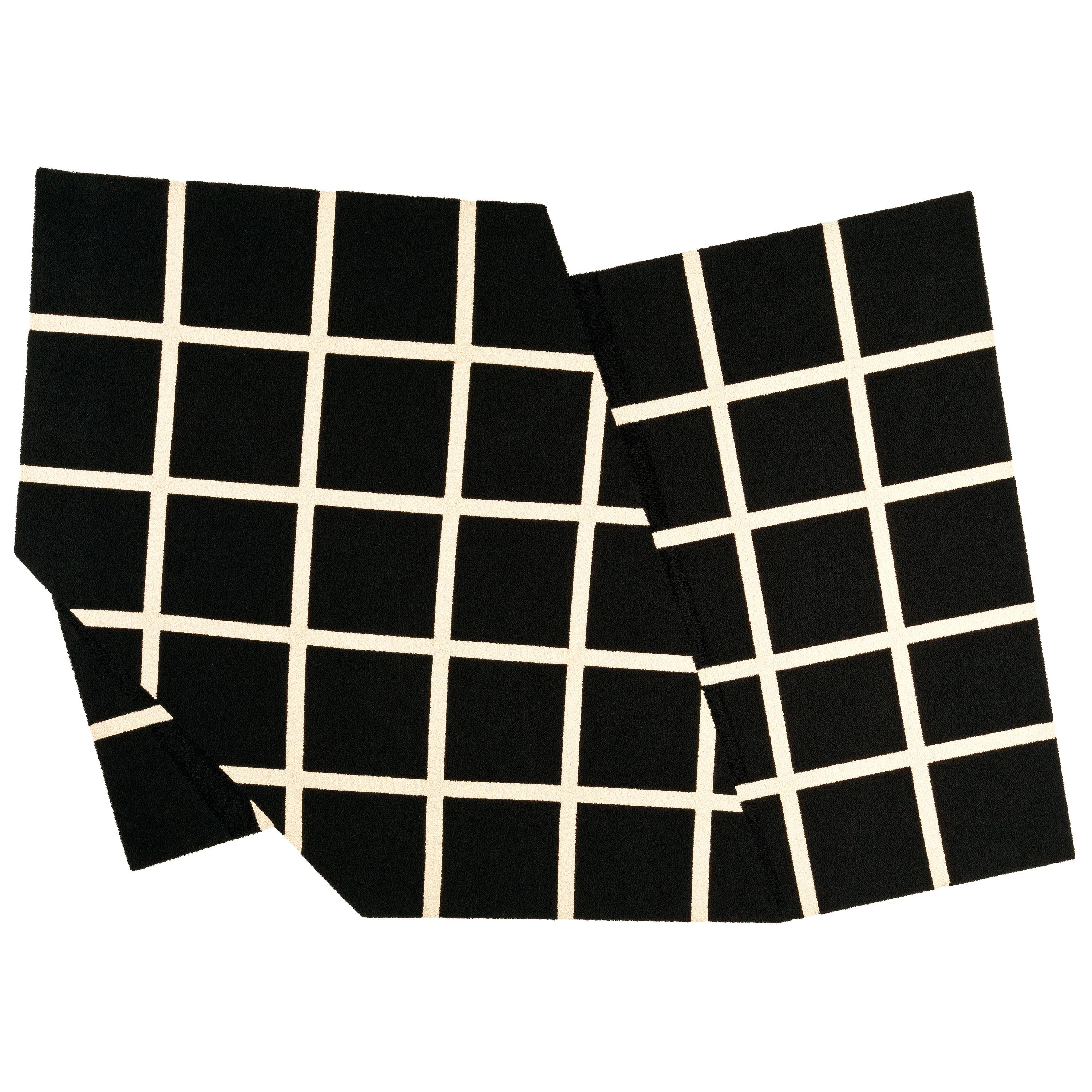 Grid-Teppich aus Wolle und Seide in Schwarz und Weiß Johanna Ulfsak Zeitgenössisches Design, Nepal, 2021 im Angebot
