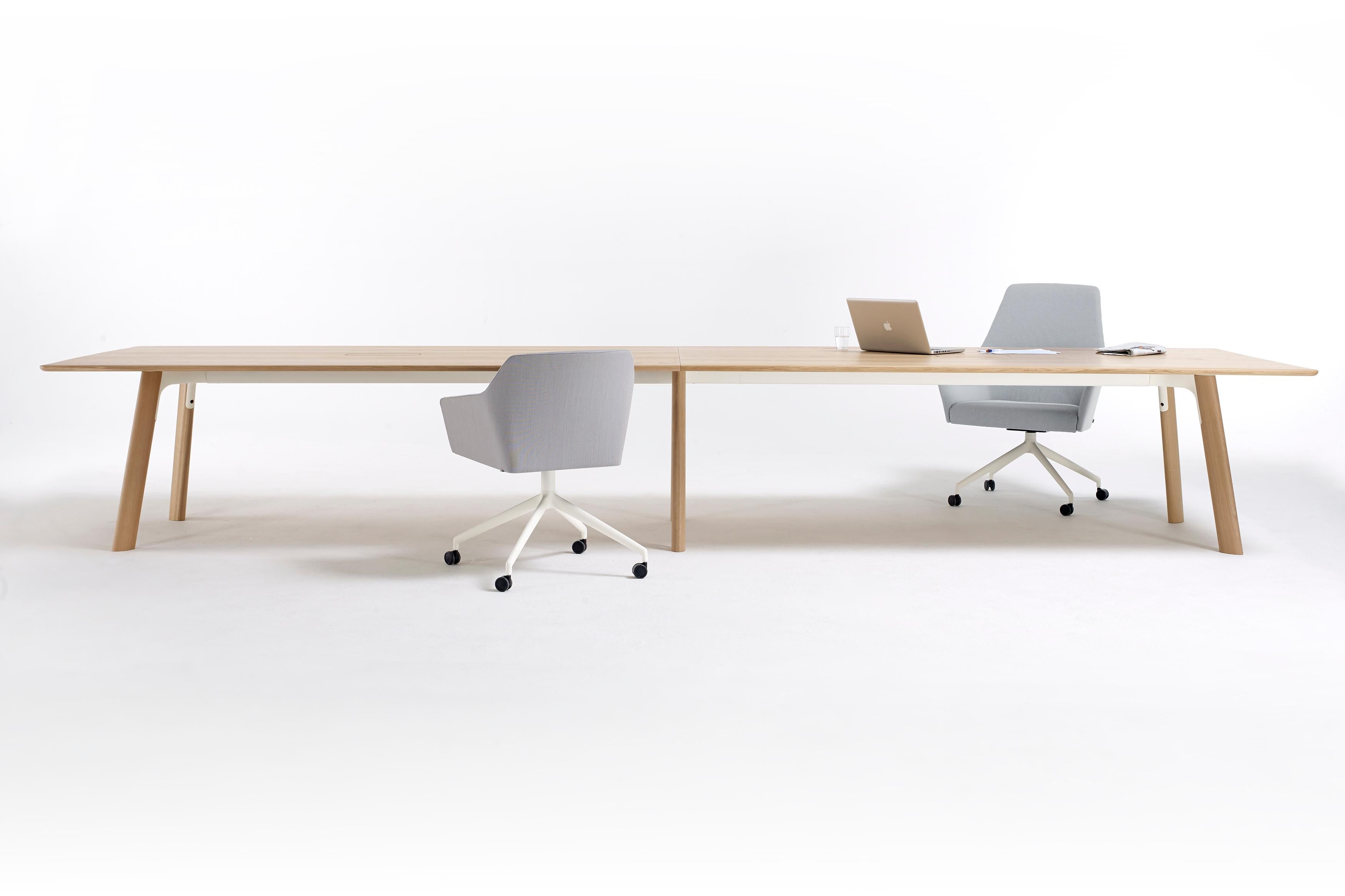 Table en chêne massif conçue par Jonathan Prestwich en vente 4