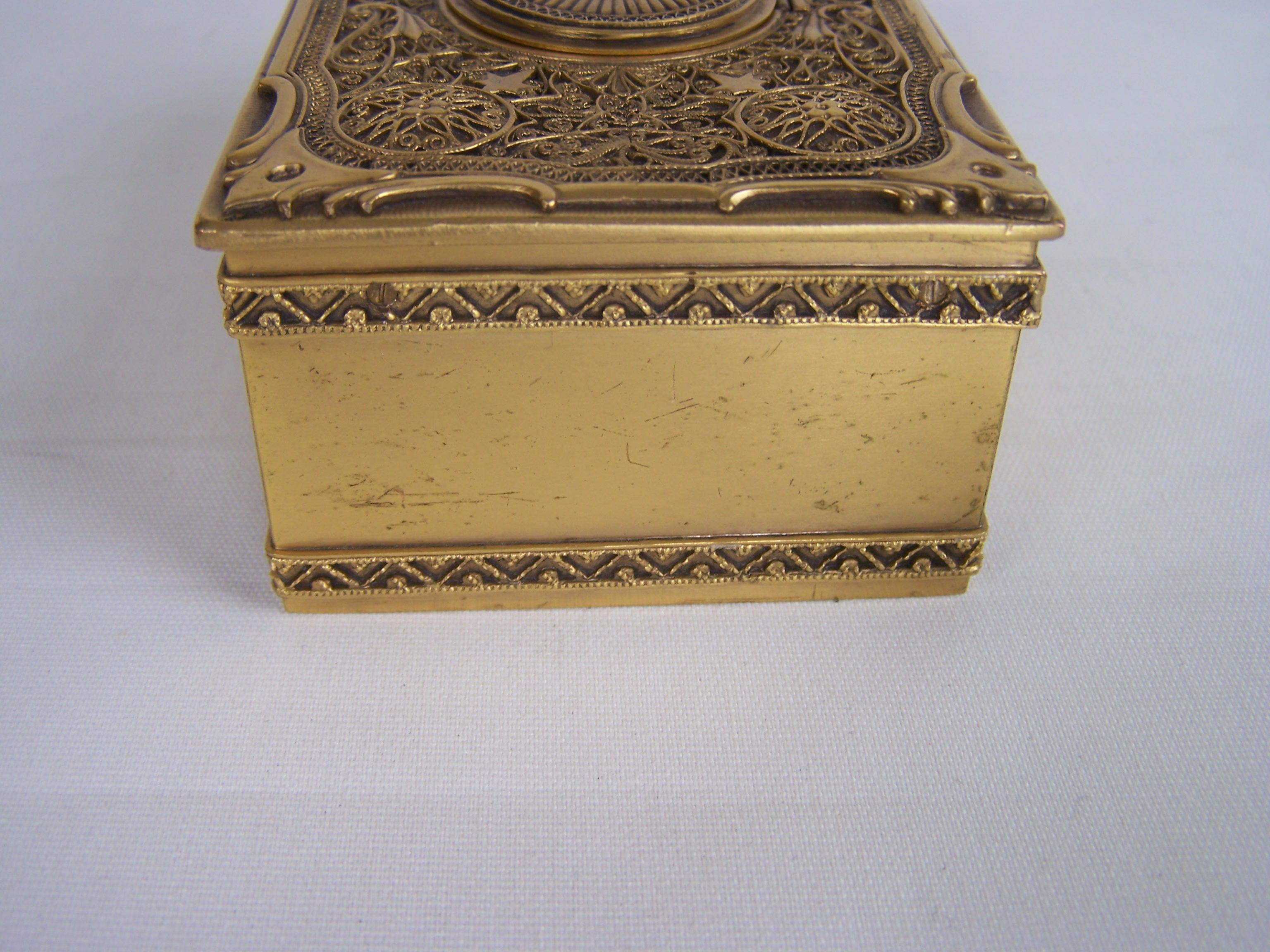 Late Victorian Griebaum singing bird box from the 1950s-60s For Sale