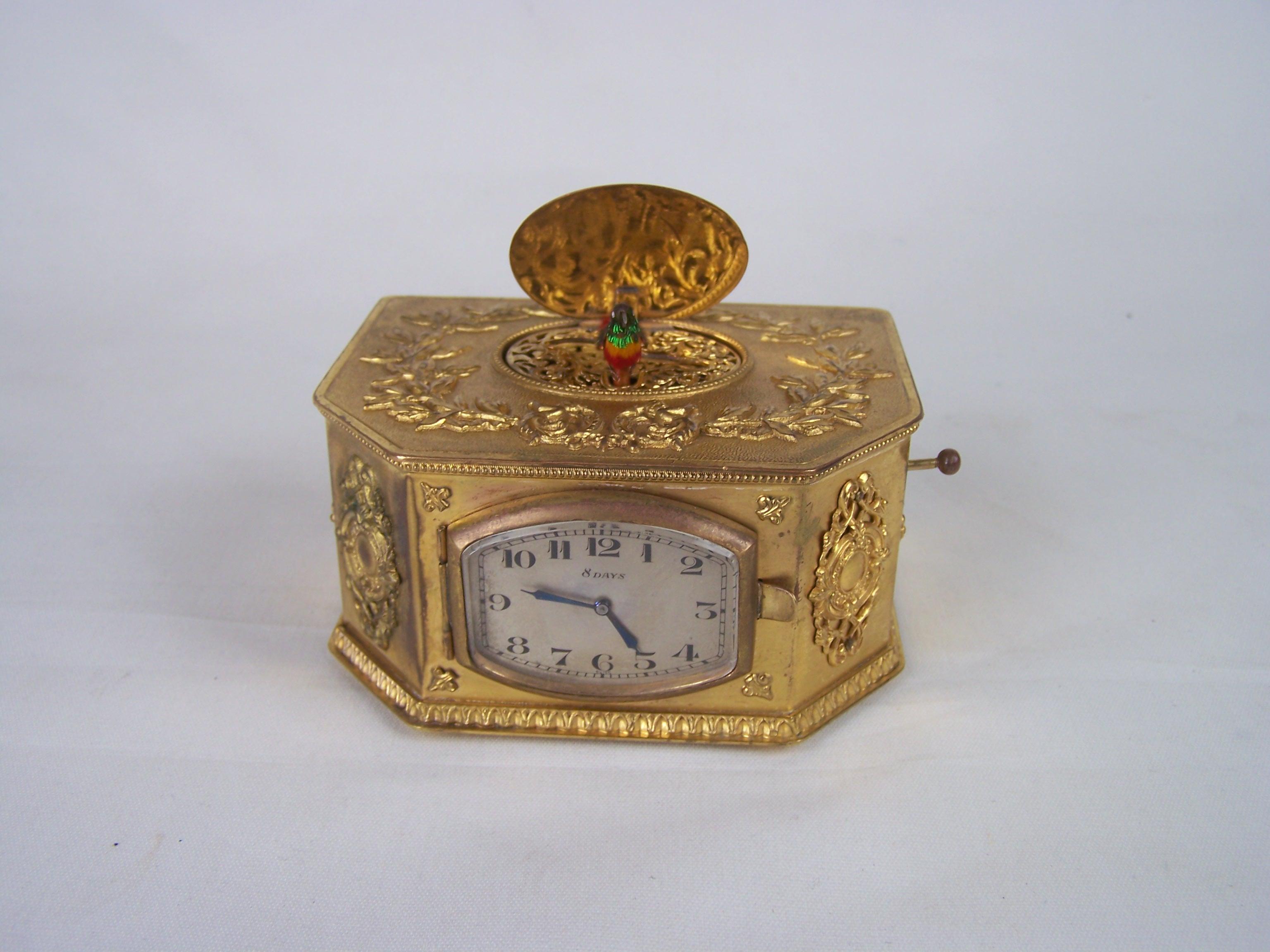 Griebaum singing bird box from the 1950s-60s with clock 3