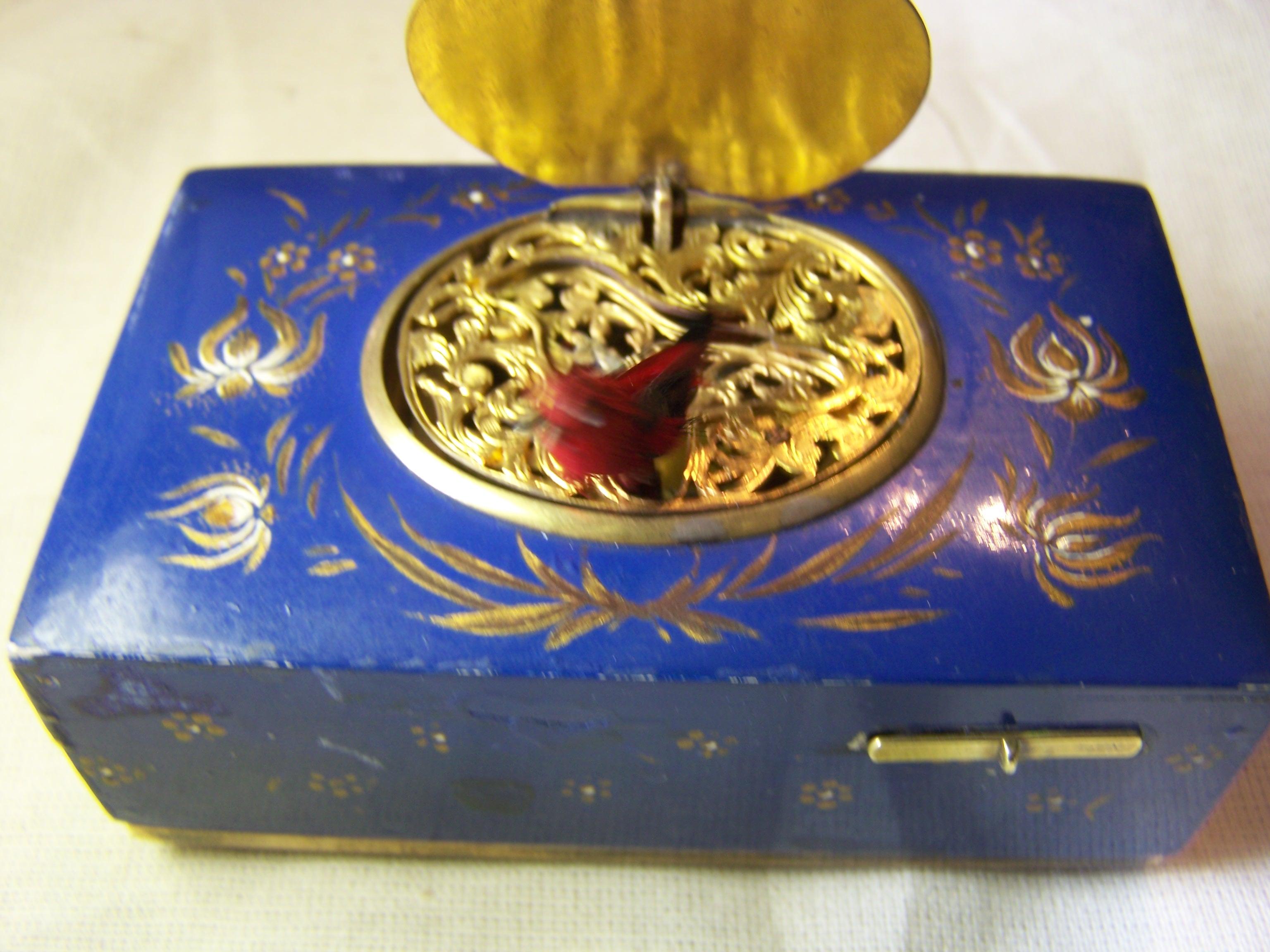 Caja para pájaros cantores Griesbaum en caja pintada decorativa de los años 50-60 en venta 4
