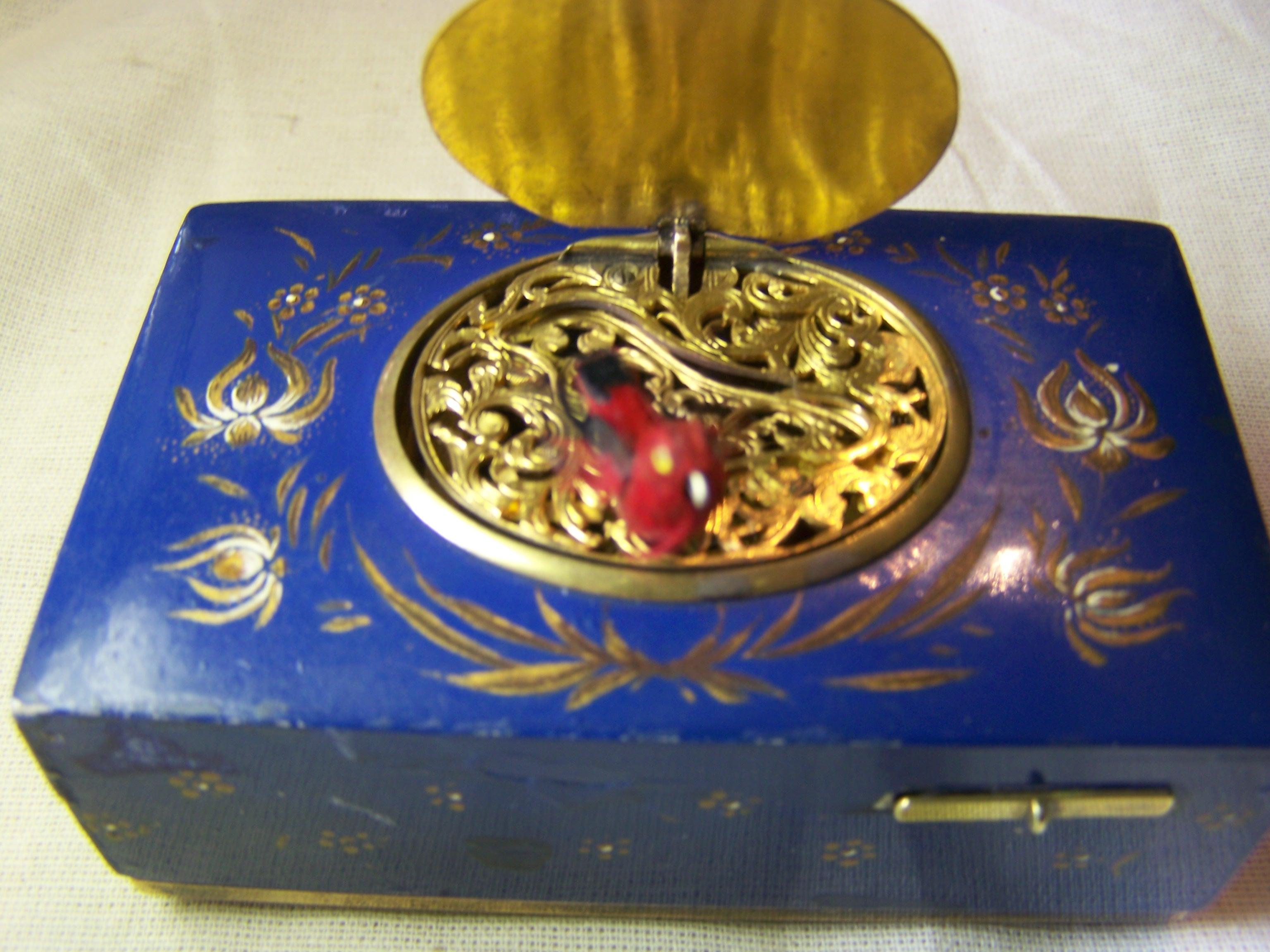 Caja para pájaros cantores Griesbaum en caja pintada decorativa de los años 50-60 en venta 5