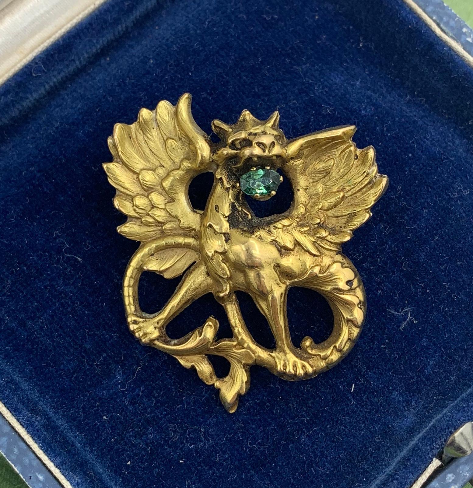 Oval Cut Griffin Dragon Demantoid Green Garnet Pendant Brooch Belle Epoque 18 Karat Gold
