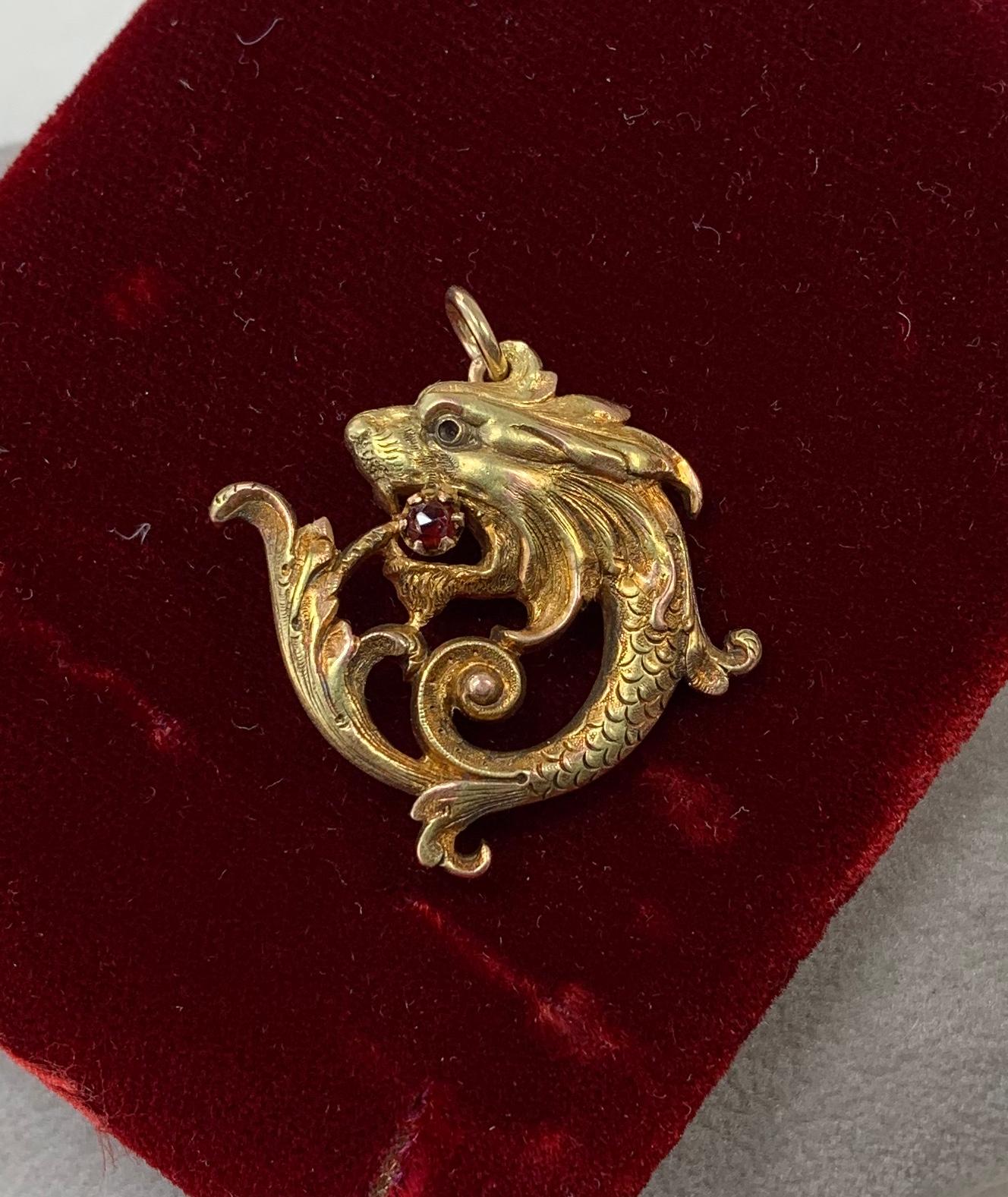 Round Cut Griffin Dragon Garnet Pendant Necklace Antique Belle Epoque 14 Karat Gold