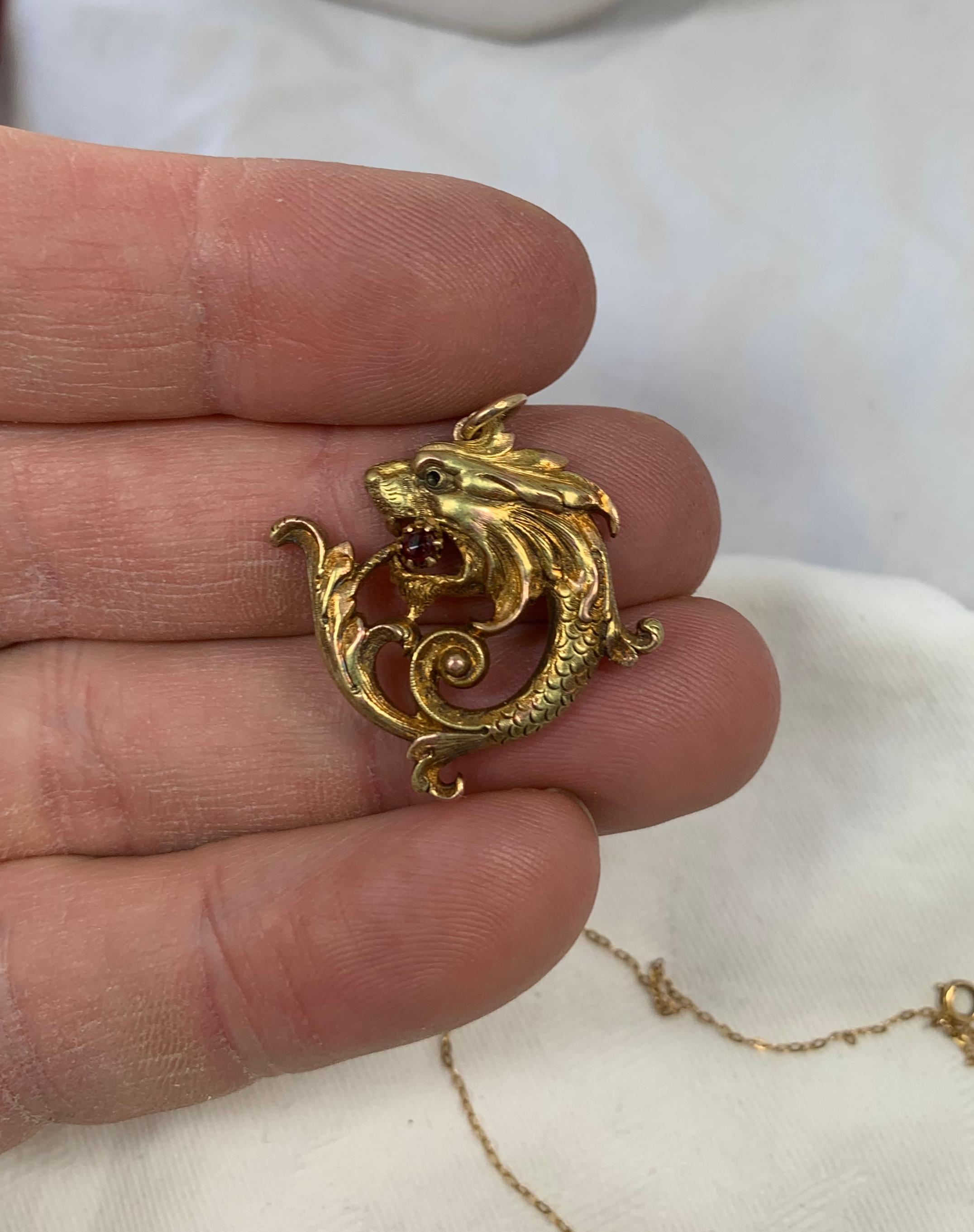 Griffin Dragon Garnet Pendant Necklace Antique Belle Epoque 14 Karat Gold In Good Condition In New York, NY