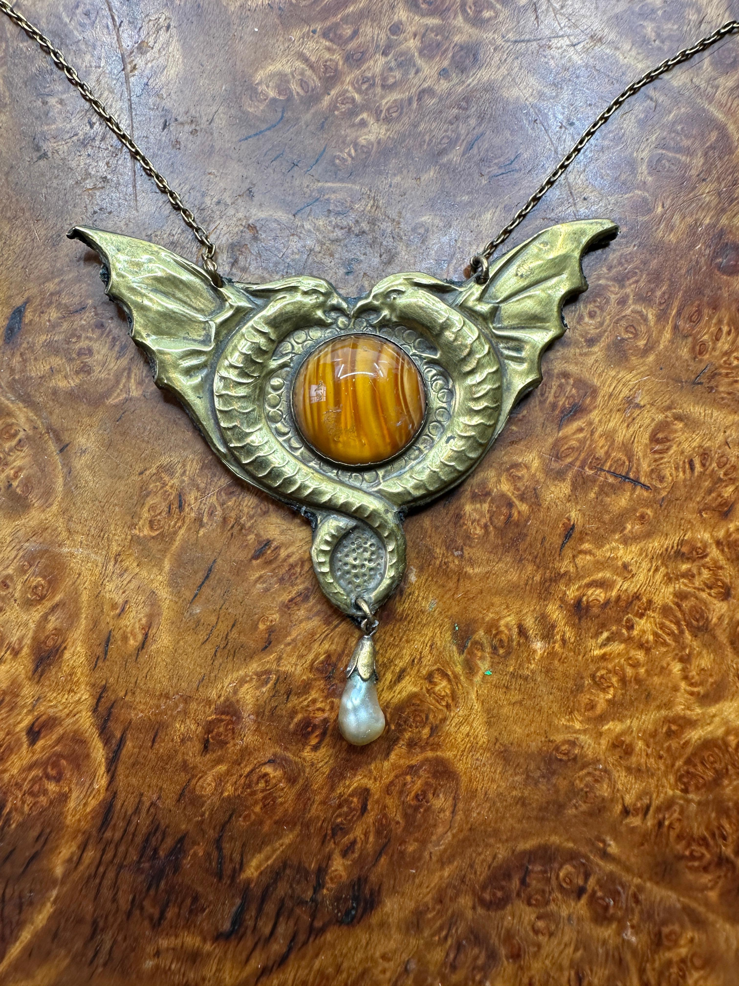 Greif-Drachen-Anhänger Halskette Jugendstil Antik Jugendstil Kunst Glas 1900 im Angebot 2