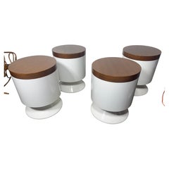 Griffin Hocker / Beistelltisch aus Fiberglas von Phase Design... Contemporary A Space Age