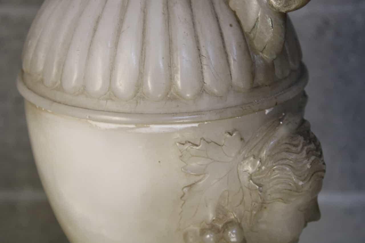 Napoleon III Carved Urn in alabaster circa 1860 France In Fair Condition In Torino, IT