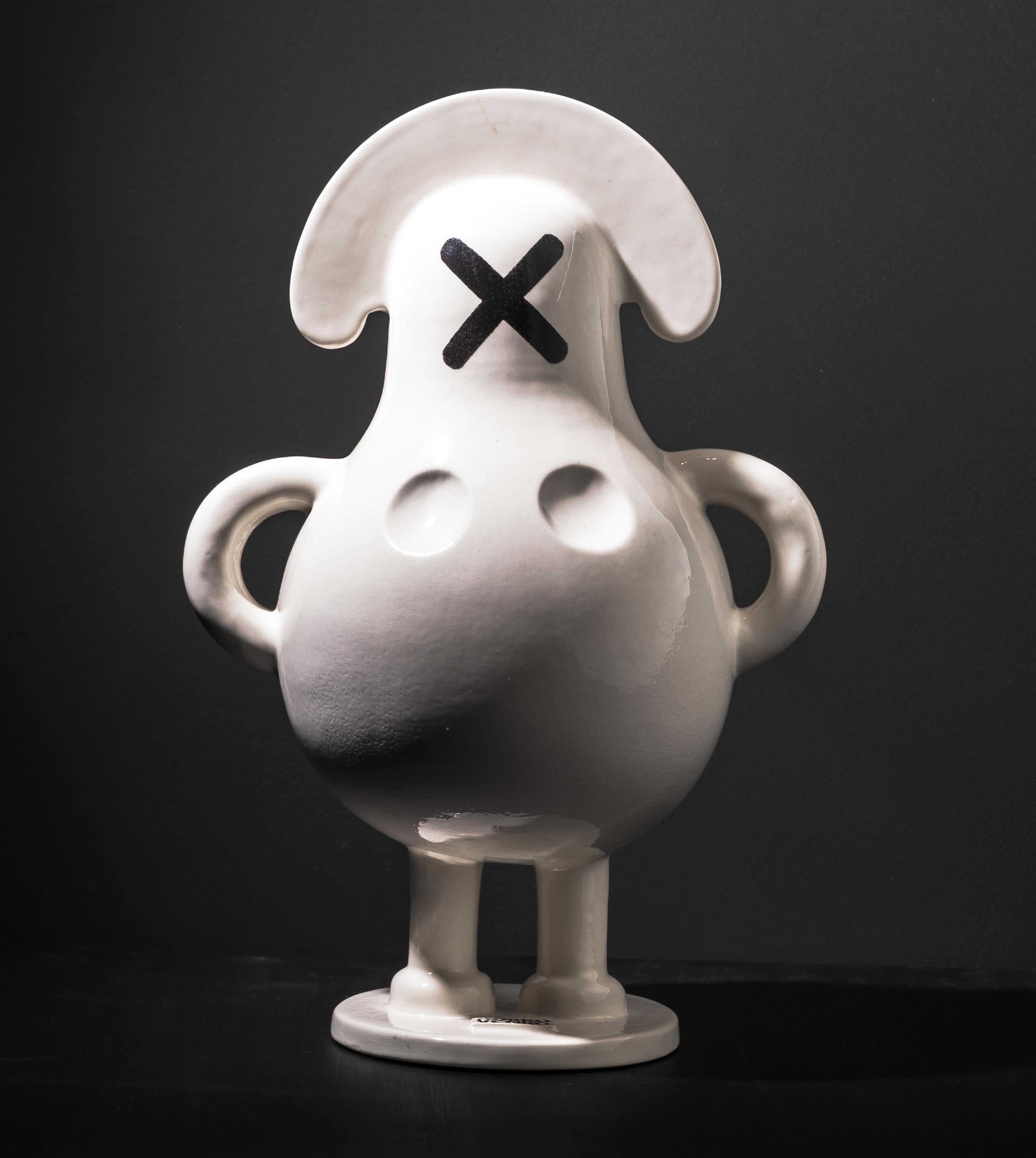 "CRUZ SHURA" Escultura de cerámica 10" x 6,5" pulgadas de Grigorii Gorkovenko

Cerámica SHURA
Una forma elegante y líneas libres se combinan para crear una imagen de la matreshka rusa que tiene sus propias peculiaridades. 
Una imagen de matreshka,