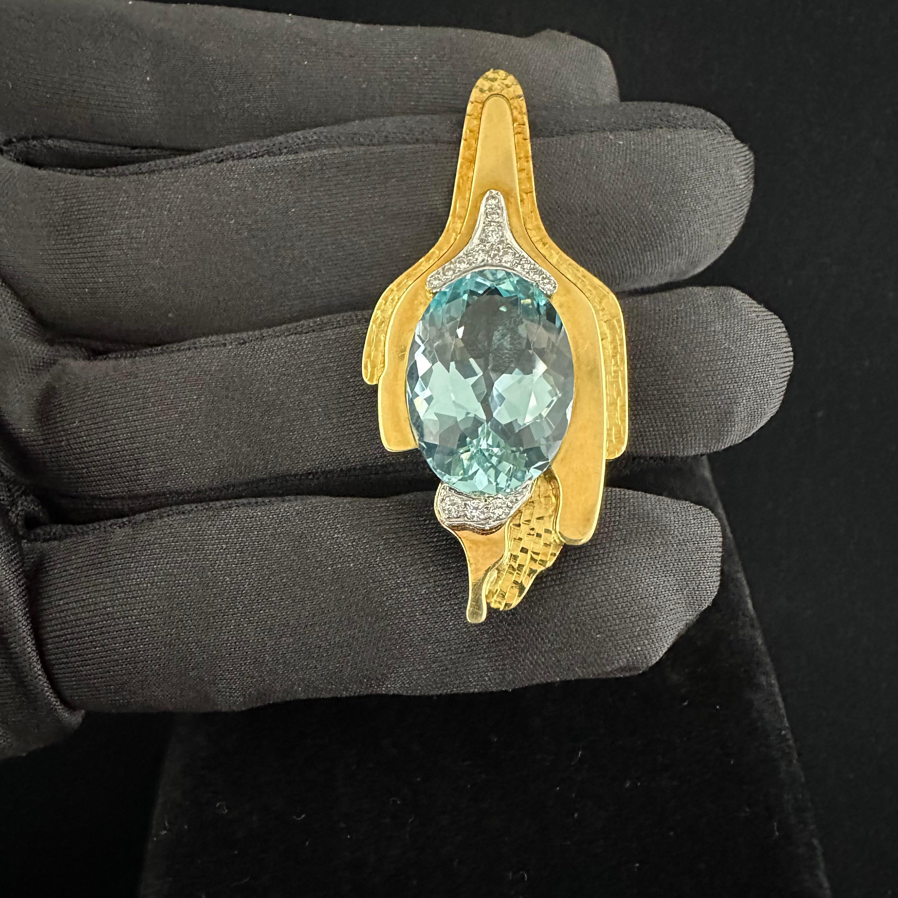 Grima  Aquamarine Diamond Brooch 18k Yellow Gold In Good Condition For Sale In Beverly Hills, CA