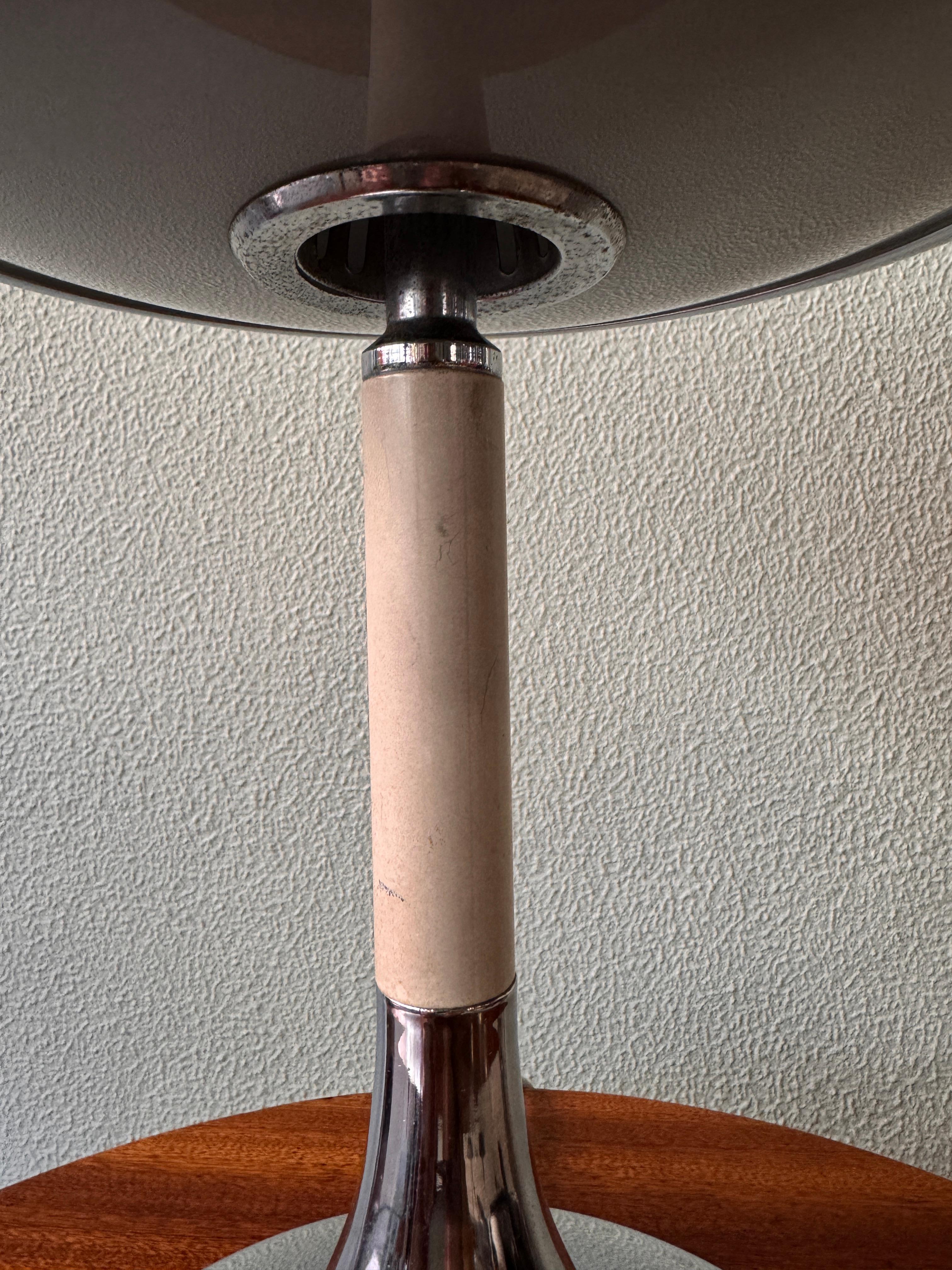 Grin Luz Space Age Mushroom table lamp by Luis Perez de la Oliva For Sale 3