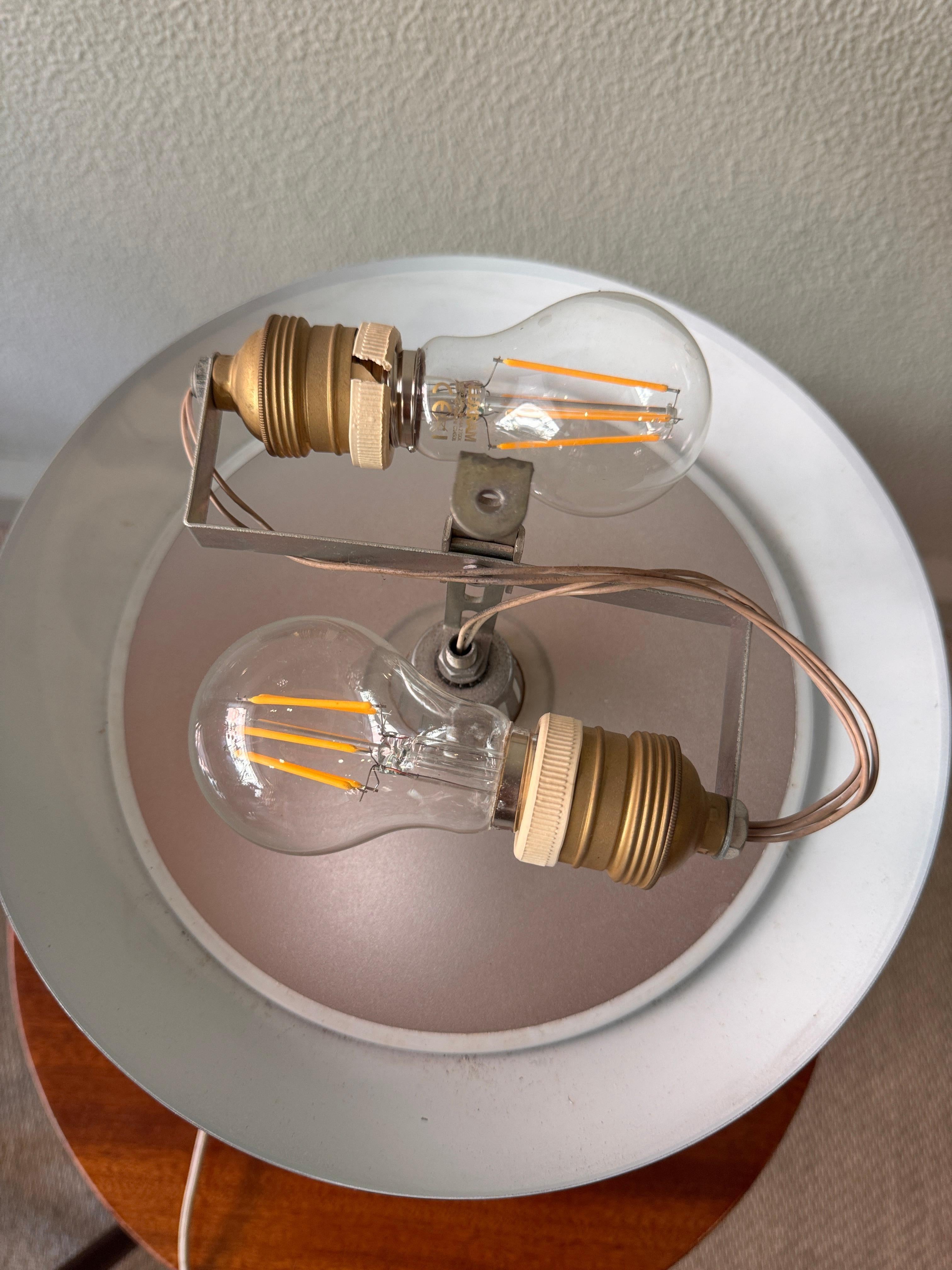 Grin Luz Space Age Mushroom table lamp by Luis Perez de la Oliva For Sale 9