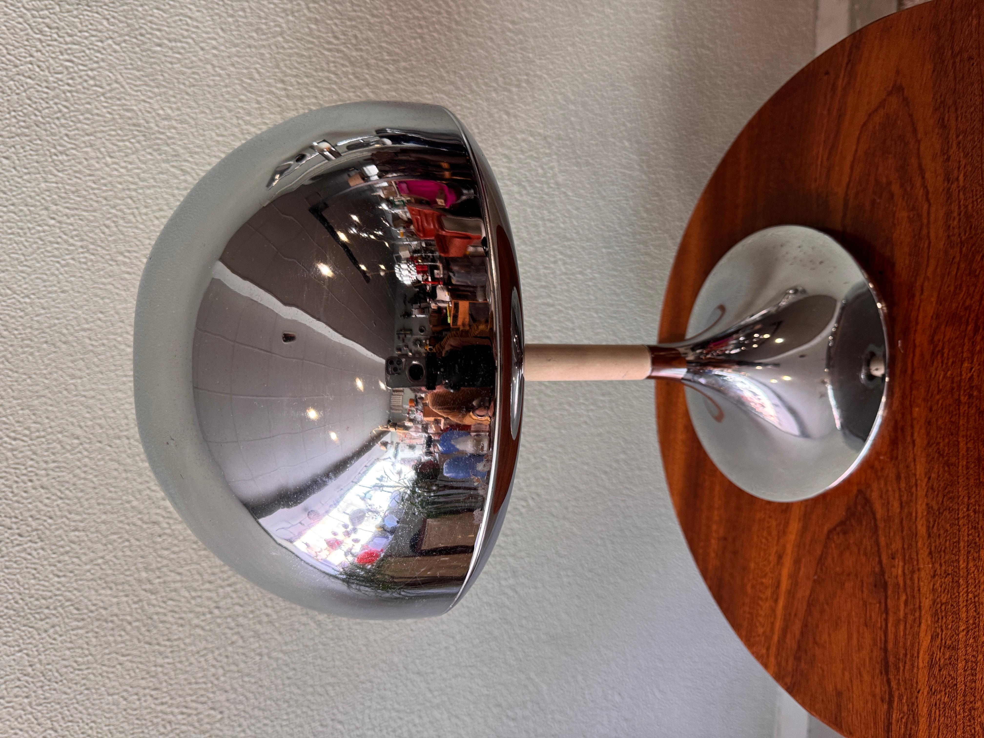Late 20th Century Grin Luz Space Age Mushroom table lamp by Luis Perez de la Oliva For Sale
