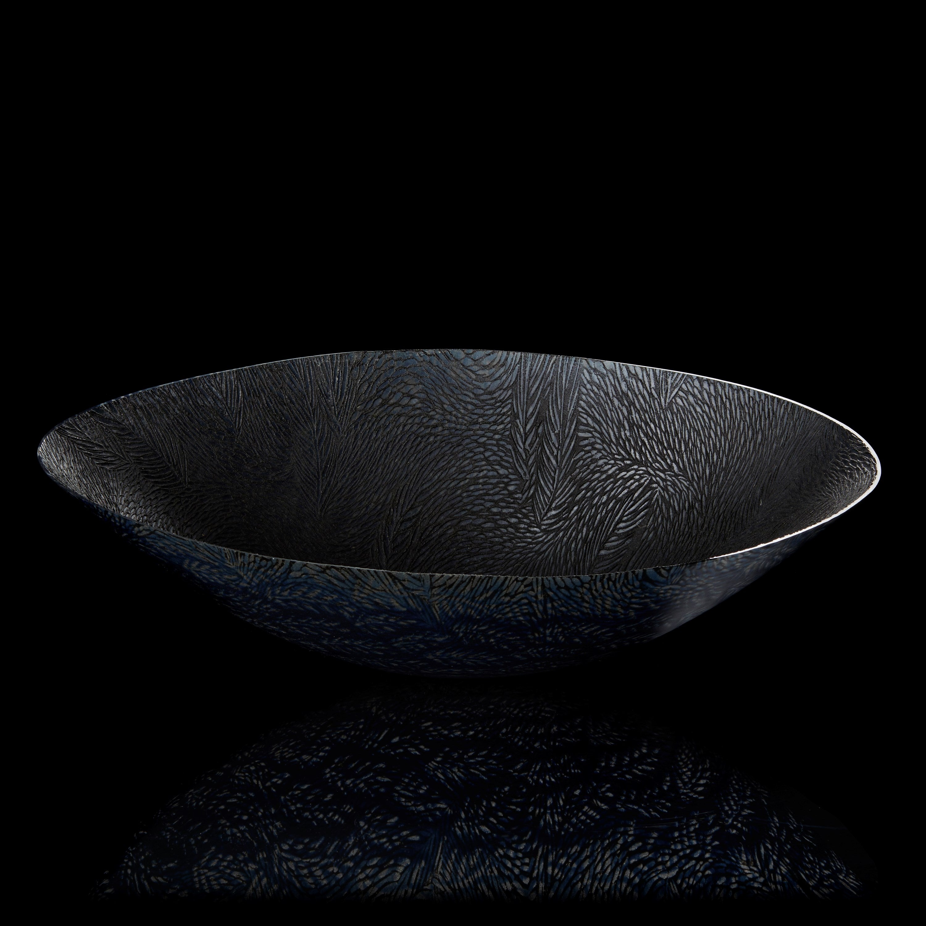 Grinsen ins Schwarze, ins klingende Nichts, blaues Gefäß von Amanda Simmons im Zustand „Neu“ im Angebot in London, GB