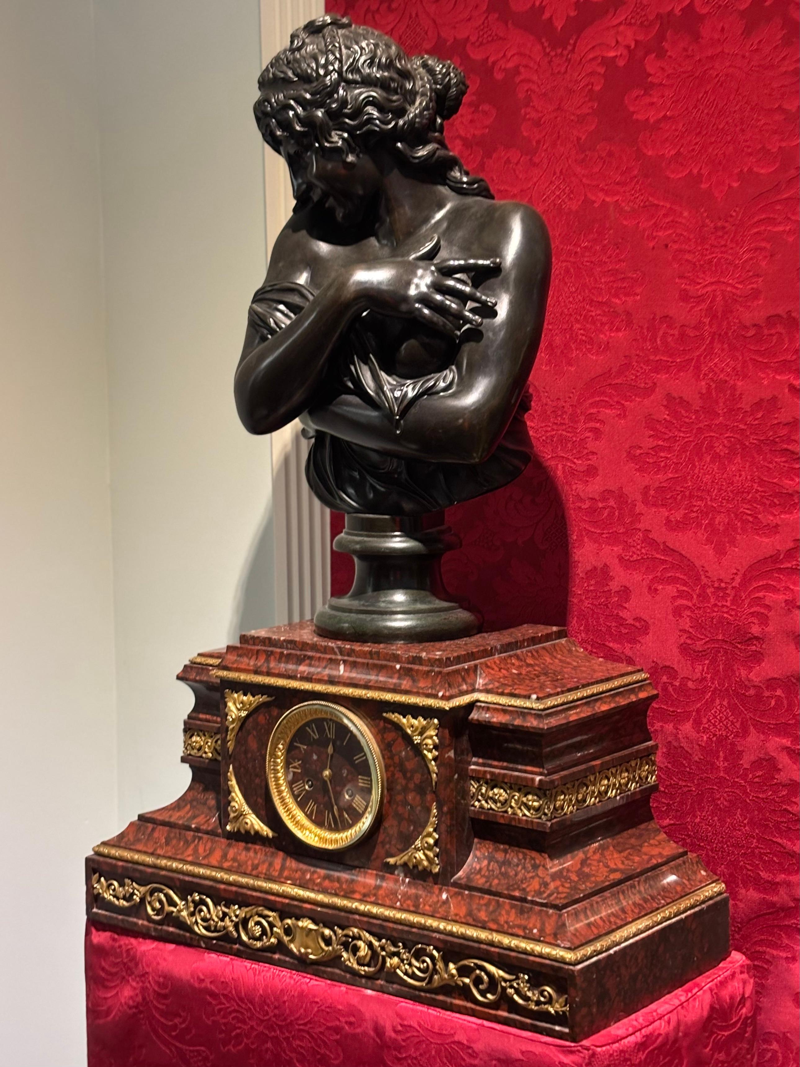 Orologio Griotte in marmo e bronzo dorato montato da un busto femminile classico in bronzo in vendita 7