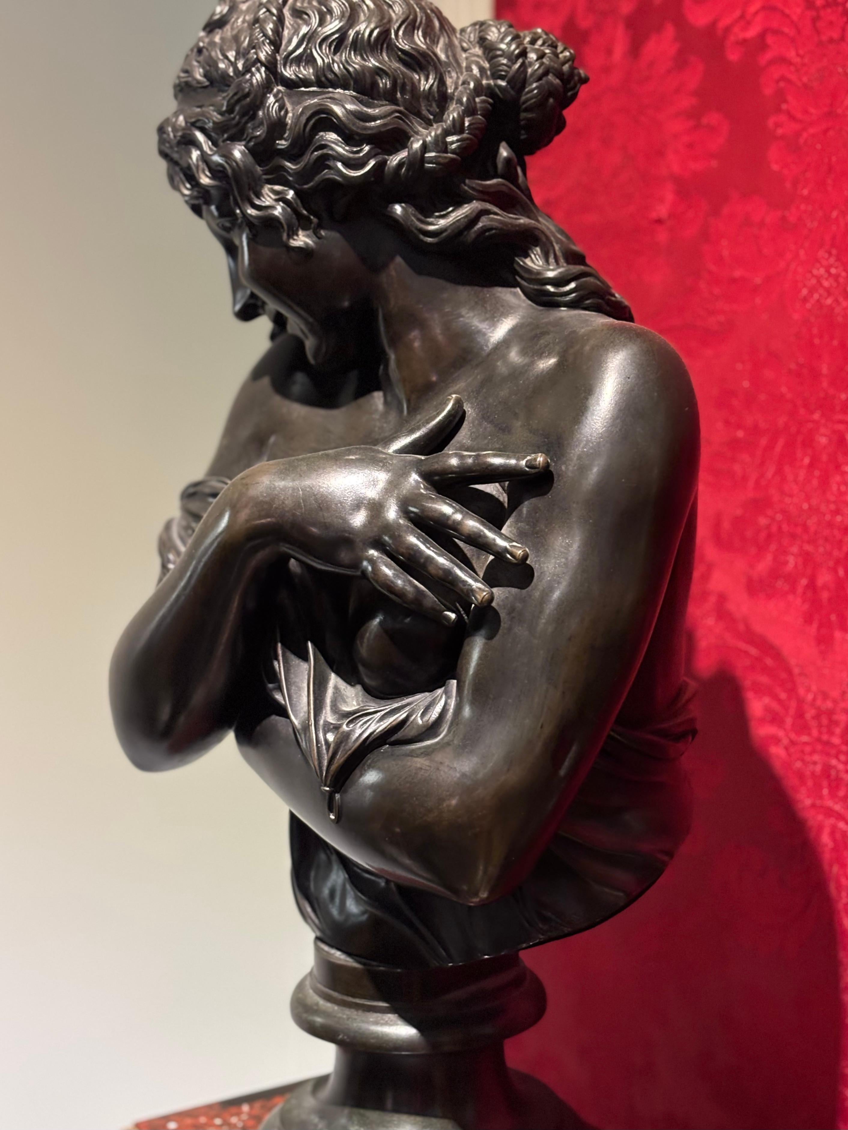 Orologio Griotte in marmo e bronzo dorato montato da un busto femminile classico in bronzo in vendita 10