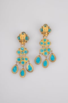 Orecchini antichi Gripoix con pasta di vetro blu