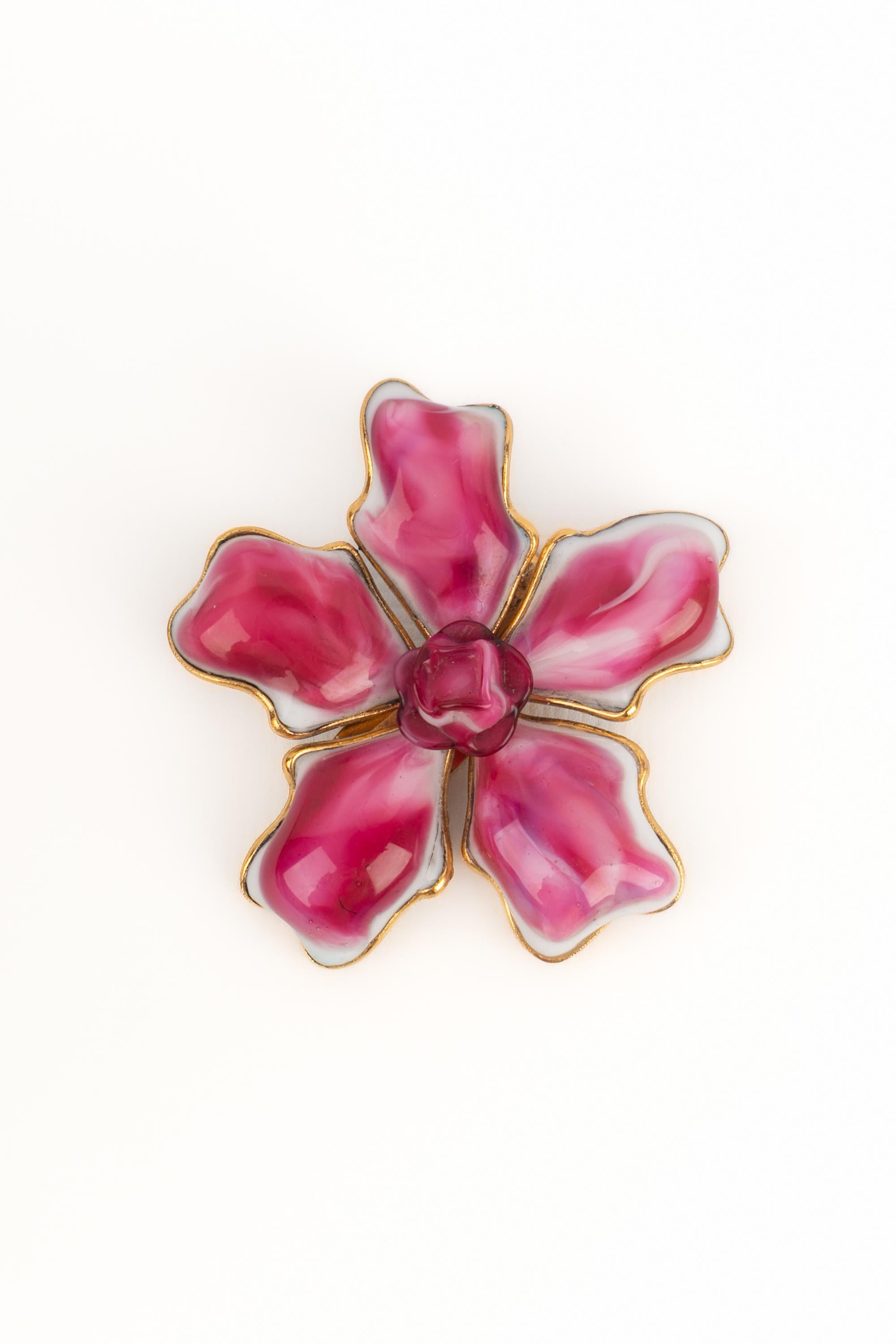 Gripoix antique flower brooch In Excellent Condition For Sale In SAINT-OUEN-SUR-SEINE, FR