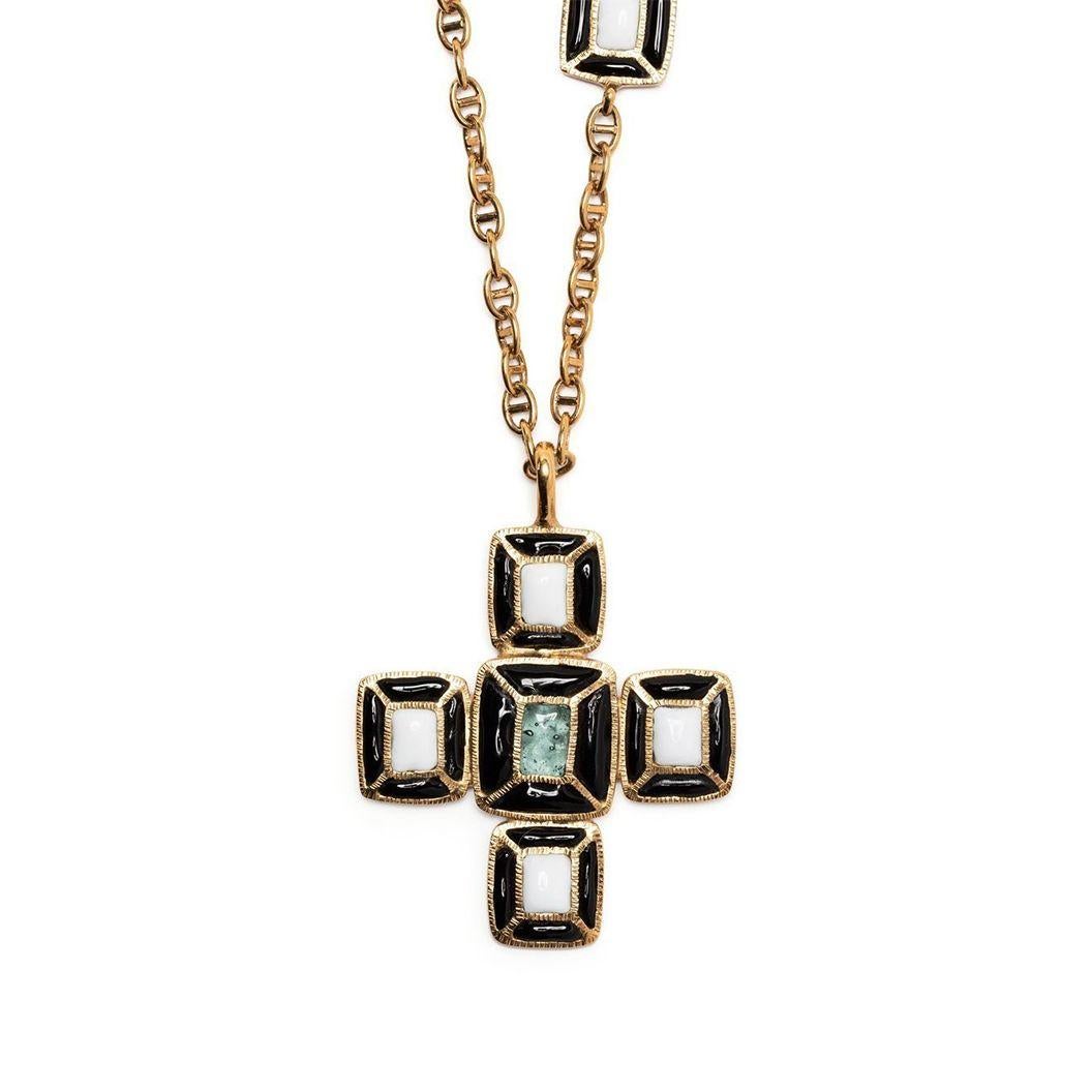 Designed by Gripoix in the style of Chanel, this vintage pre-owned necklace displays a large black and white cross pendant with a large cabochon centre. Hanging from a gold-toned chinky chain. the necklace also features two smaller black and white