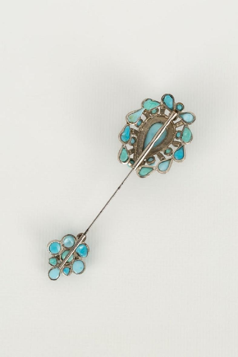 Gripoix Brooch in Silver Metal, Strass and Turquoise Glass Paste In Good Condition For Sale In SAINT-OUEN-SUR-SEINE, FR