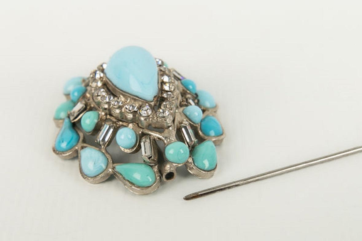 Women's or Men's Gripoix Brooch in Silver Metal, Strass and Turquoise Glass Paste For Sale