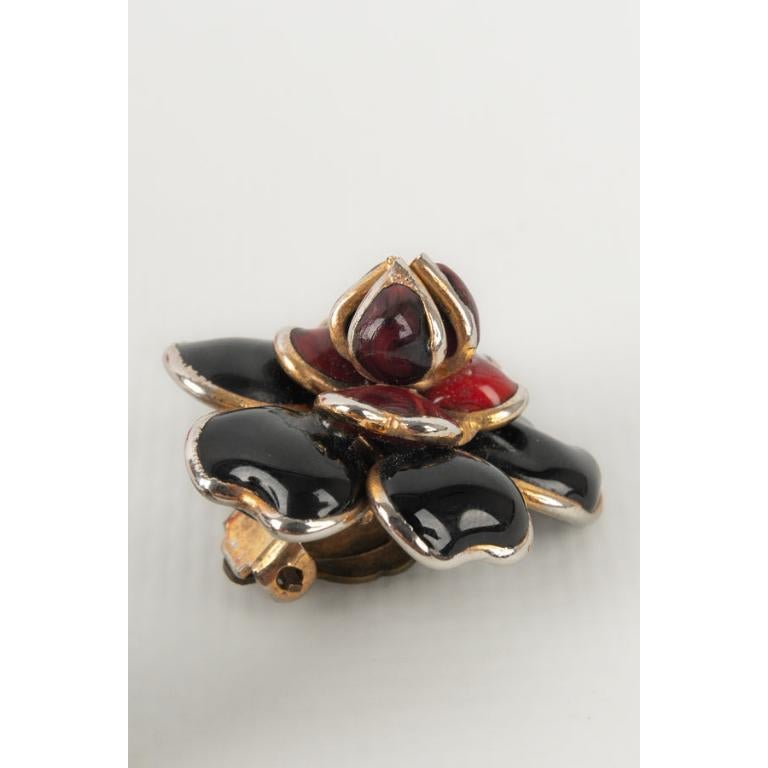 Women's Gripoix Camellia Golden Metal Clip-on Earrings For Sale