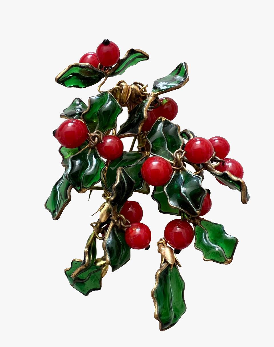 Extremely rare  and collectible Gripoix Chanel Depose fur clip.

The brooch is a branch of red berries with leaves. The leaves are made of green glass inserted into a gilded frame.

Period – 1930s

Hallmarked “Depose” on the reverse of the