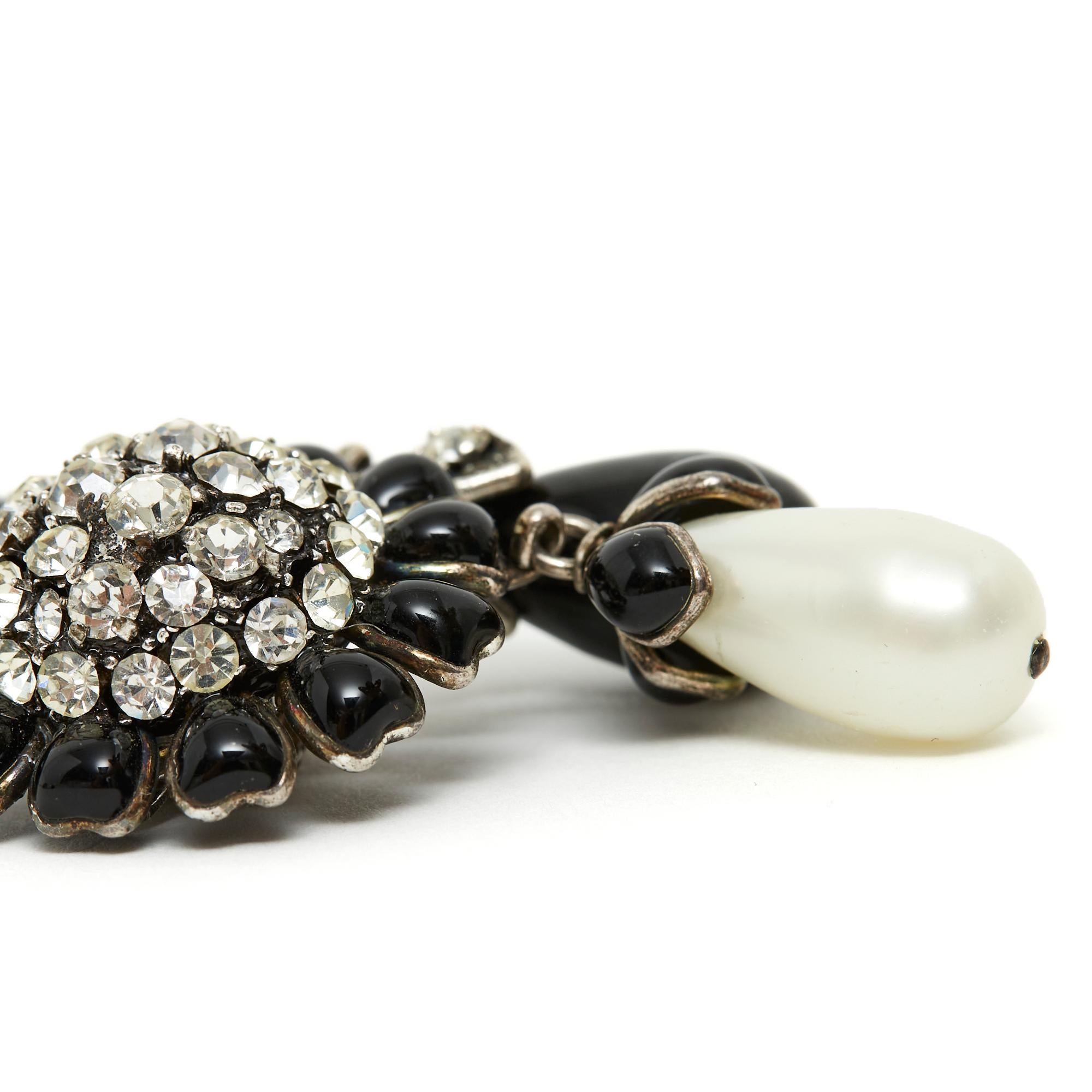 Gripoix Chanel Haute Couture glass pearls strass clips earrings   In Good Condition For Sale In PARIS, FR