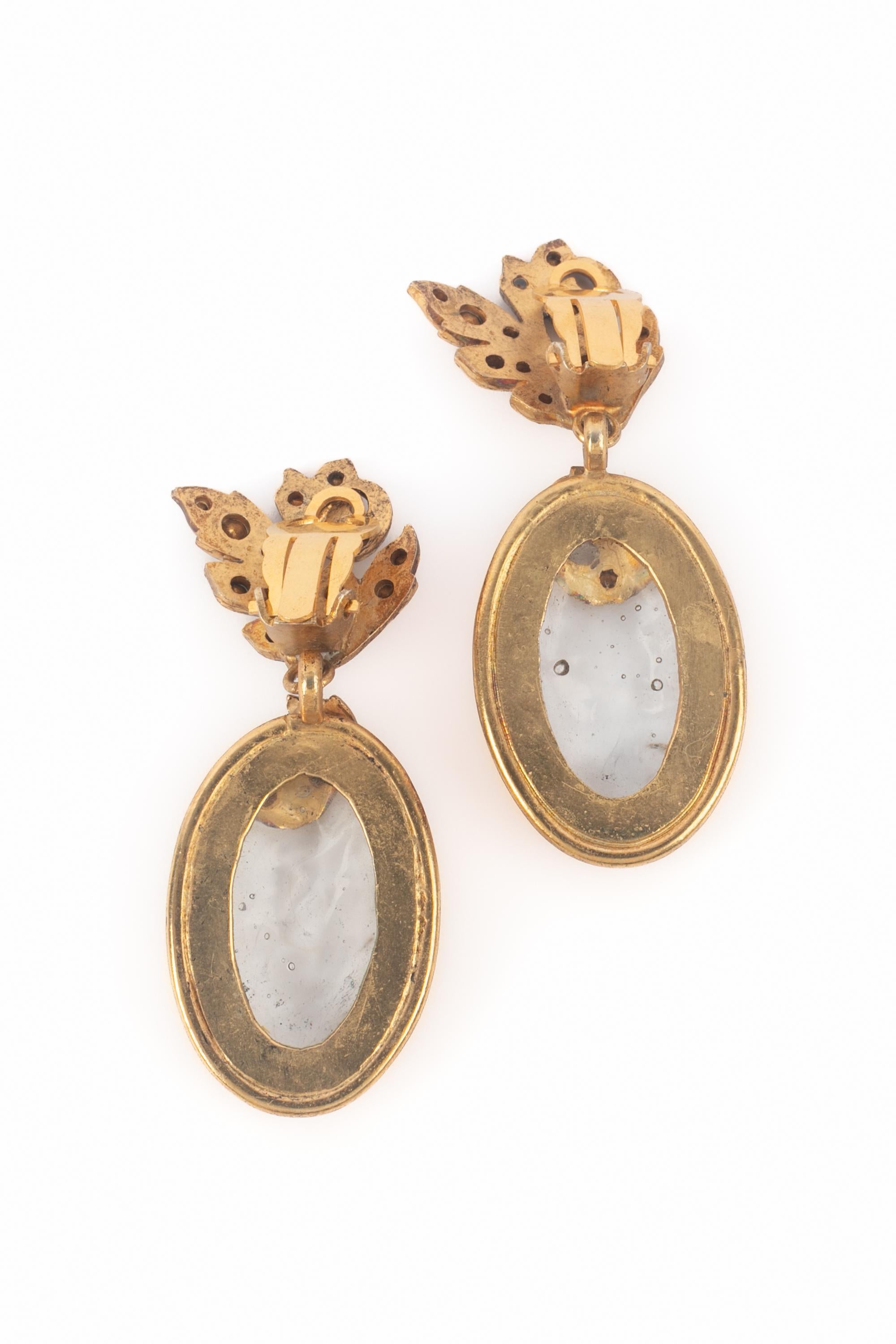 Donna Orecchini Gripoix anni '80 in vendita