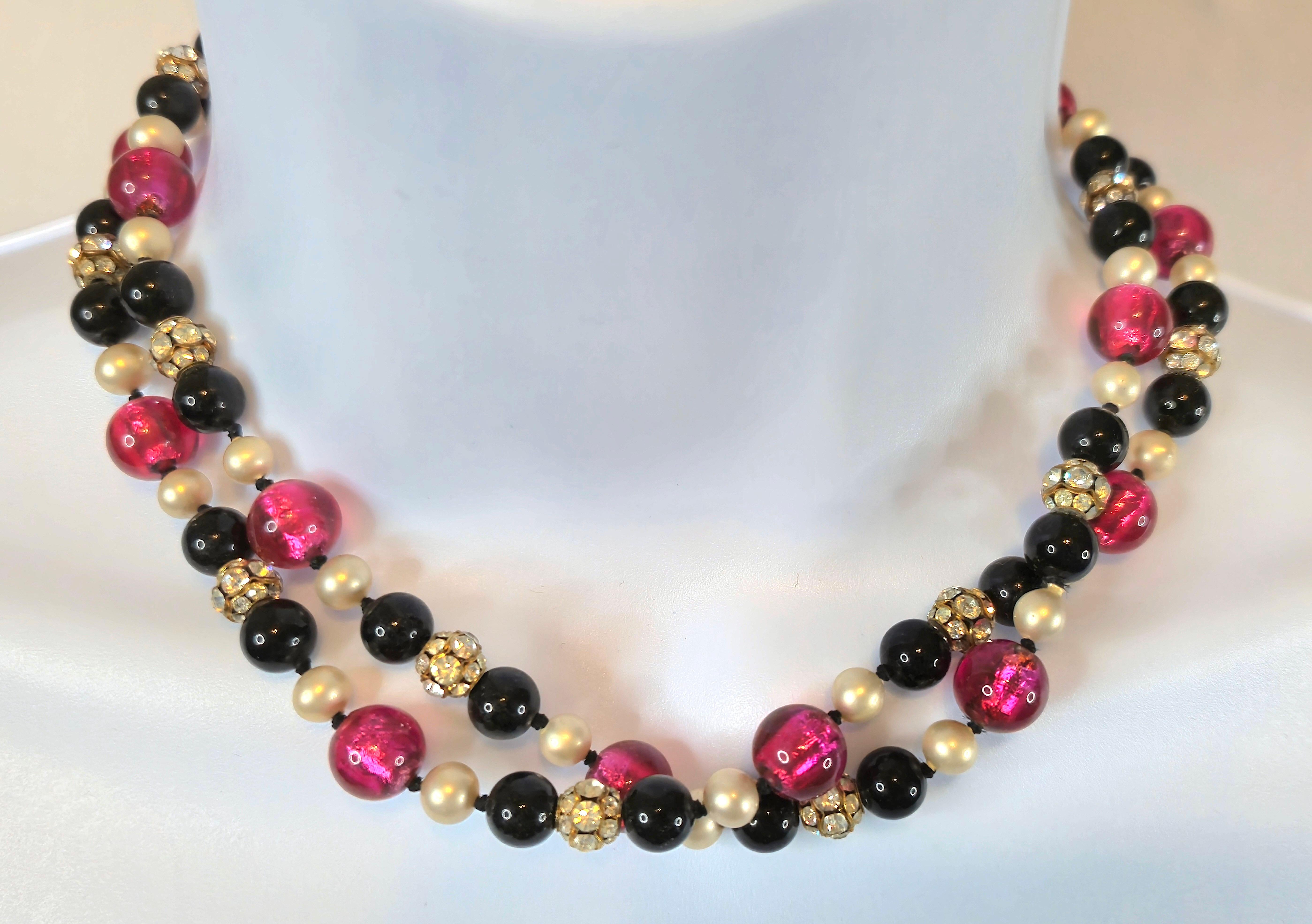 Gripoix ElsaSchiaparelli ShockingPinkGlass HandKnottedDoubleStrand Beaded Choker (Kunsthandwerker*in) im Angebot