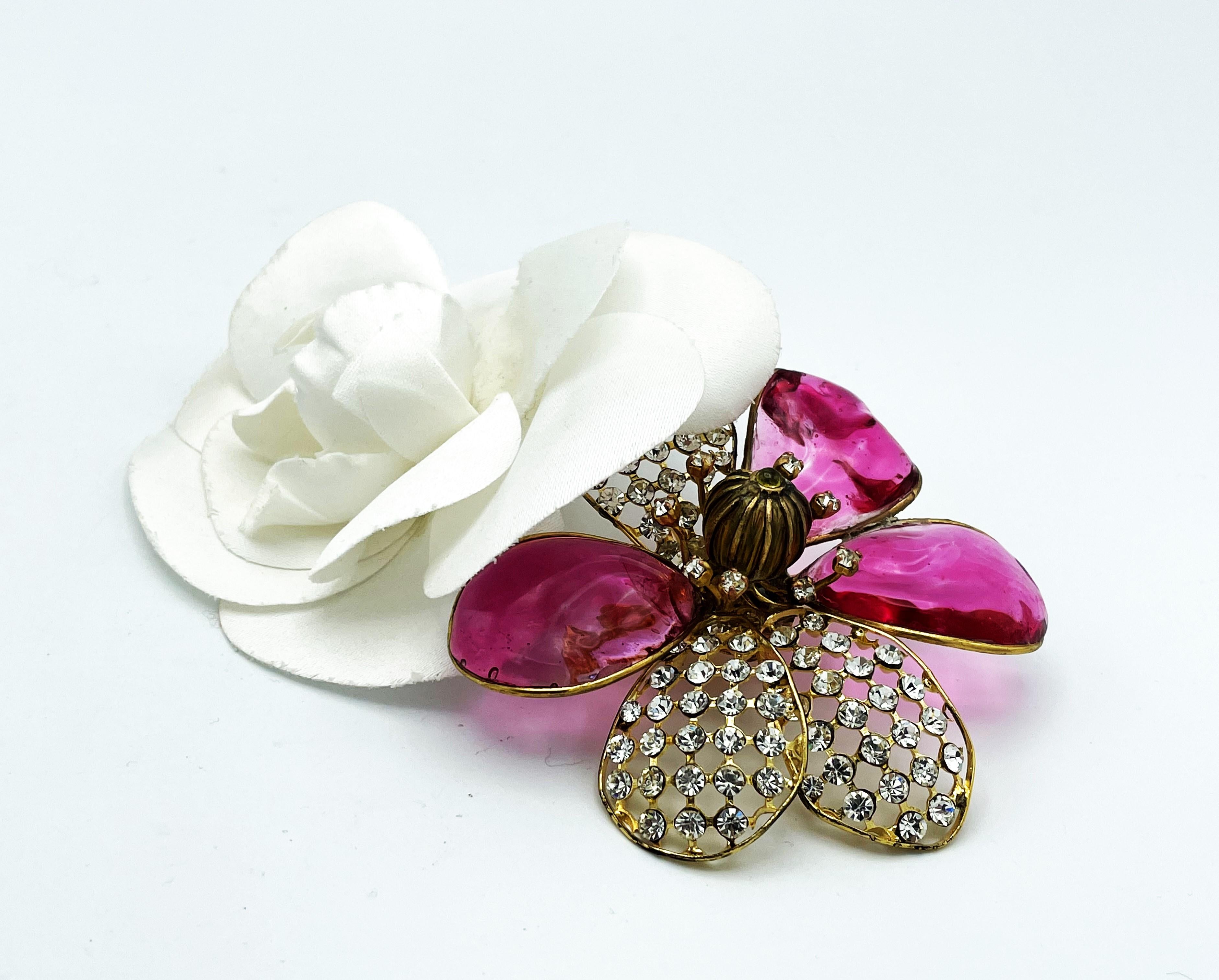 HEYDAY - THE BROOCH CELEBRATES HER COMEBACK AND MAKES OUTFITS SMILE!
Chanel Camellia flower brooch/pendant by Gripoix in gold metal petals of pink Gripoix glass and rhinestones. A very extraordinary CHANEL brooch from the 1990s. Coco Chanel's