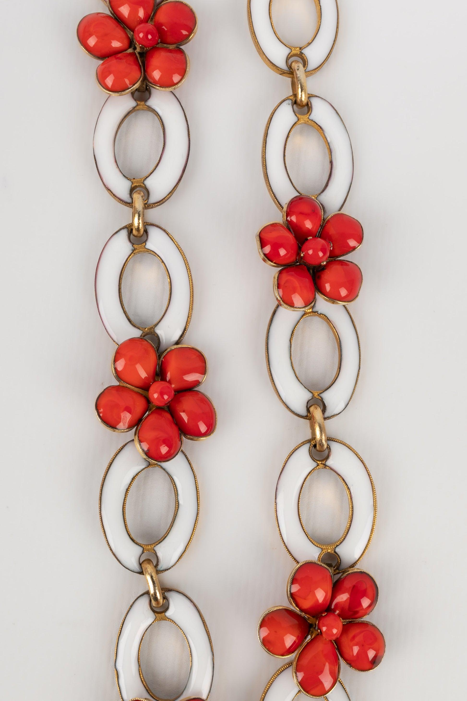 Gripoix Golden Metal and Glass Paste Necklace, 1950s-1960s In Excellent Condition For Sale In SAINT-OUEN-SUR-SEINE, FR