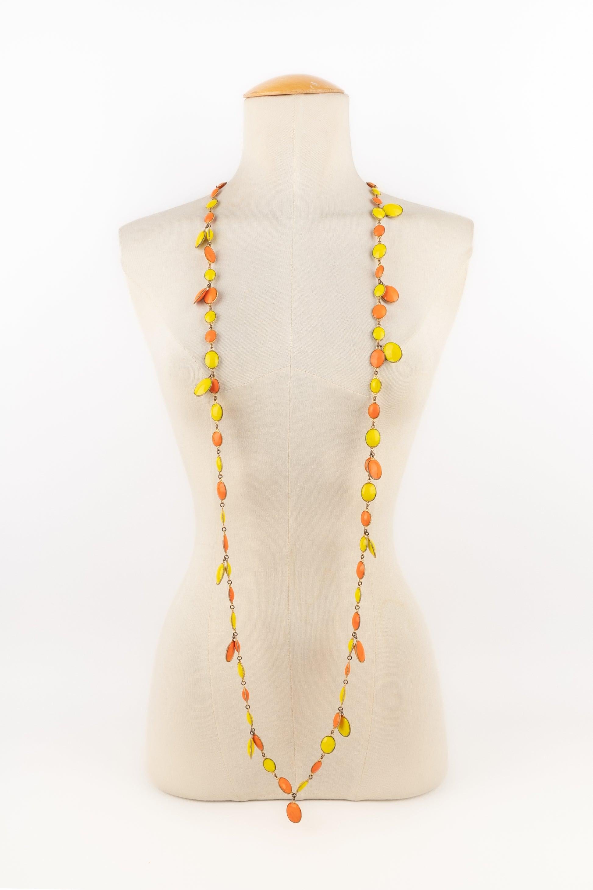 Gripoix - (Made in France) Golden metal sautoir necklace with yellow and orange glass paste. Not signed jewelry from the Gripoix atelier.

Additional information:
Condition: Good condition
Dimensions: Length: 150 cm

Seller Reference: BC186