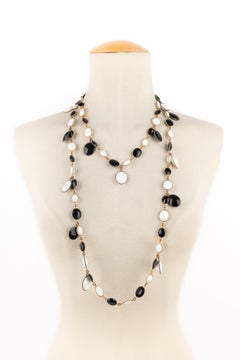 Collana Gripoix in metallo dorato antico con pasta di vetro bianca e nera