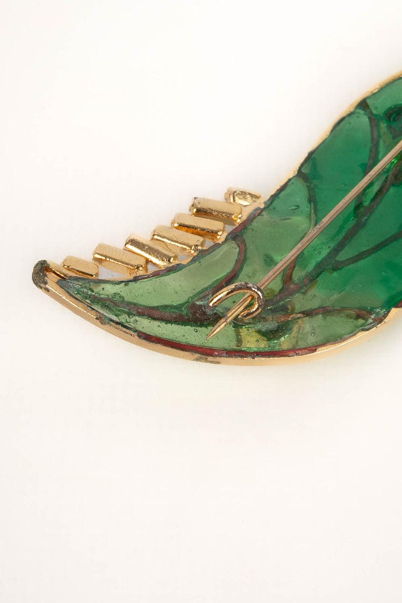 Women's Gripoix Leaf Brooch in Golden Metal with Glass Paste For Sale