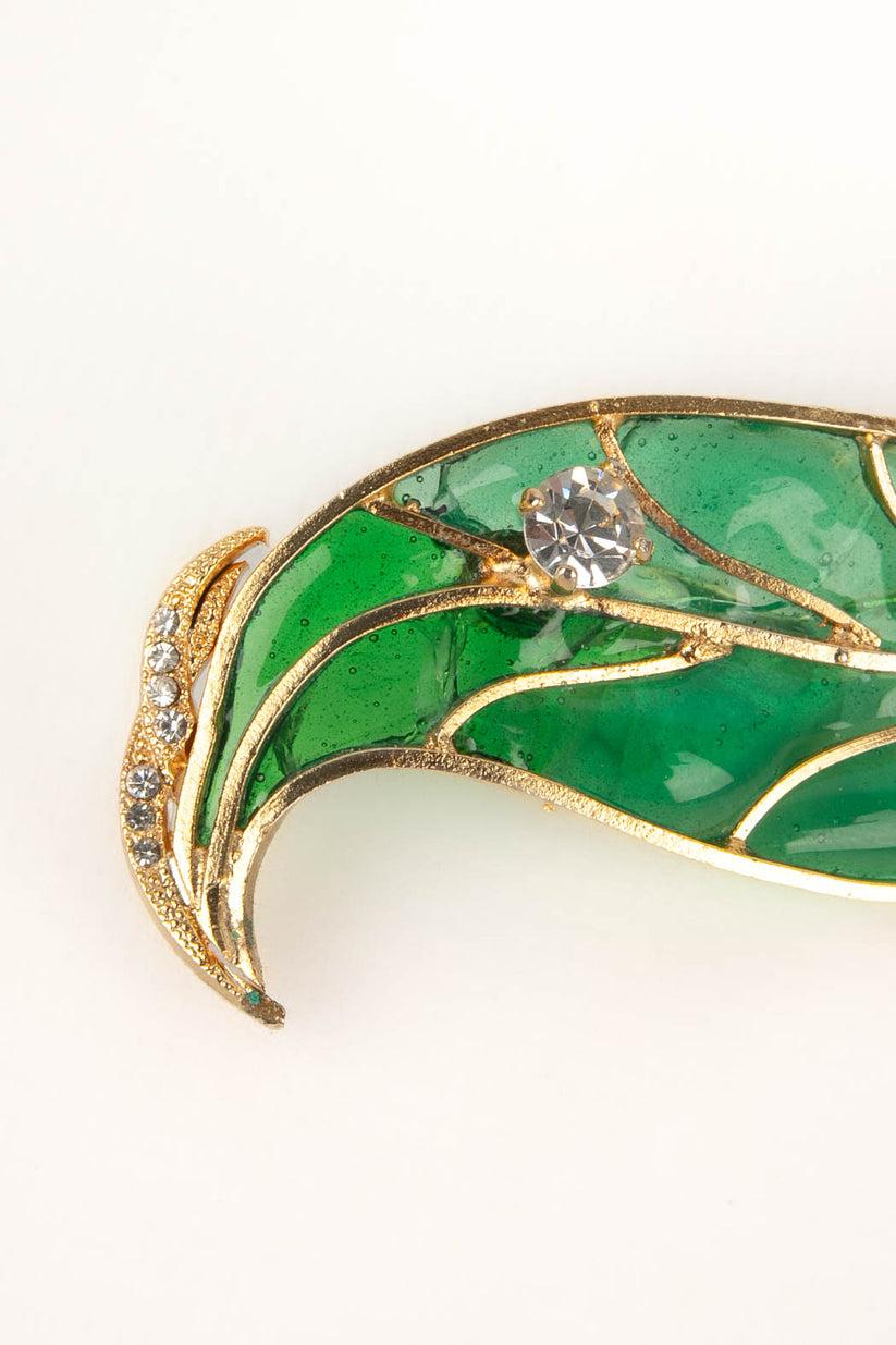 Gripoix Leaf Brooch in Golden Metal with Glass Paste For Sale 1