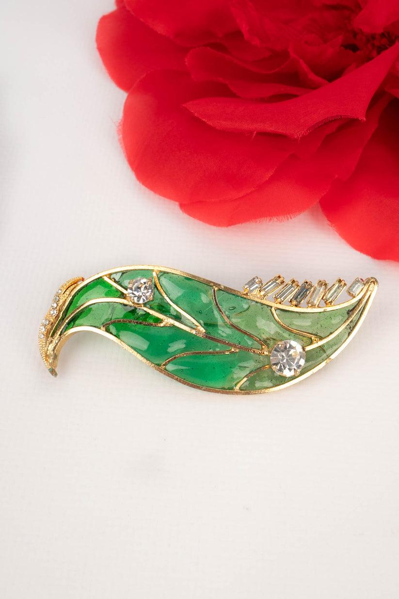 Gripoix Leaf Brooch in Golden Metal with Glass Paste For Sale 3