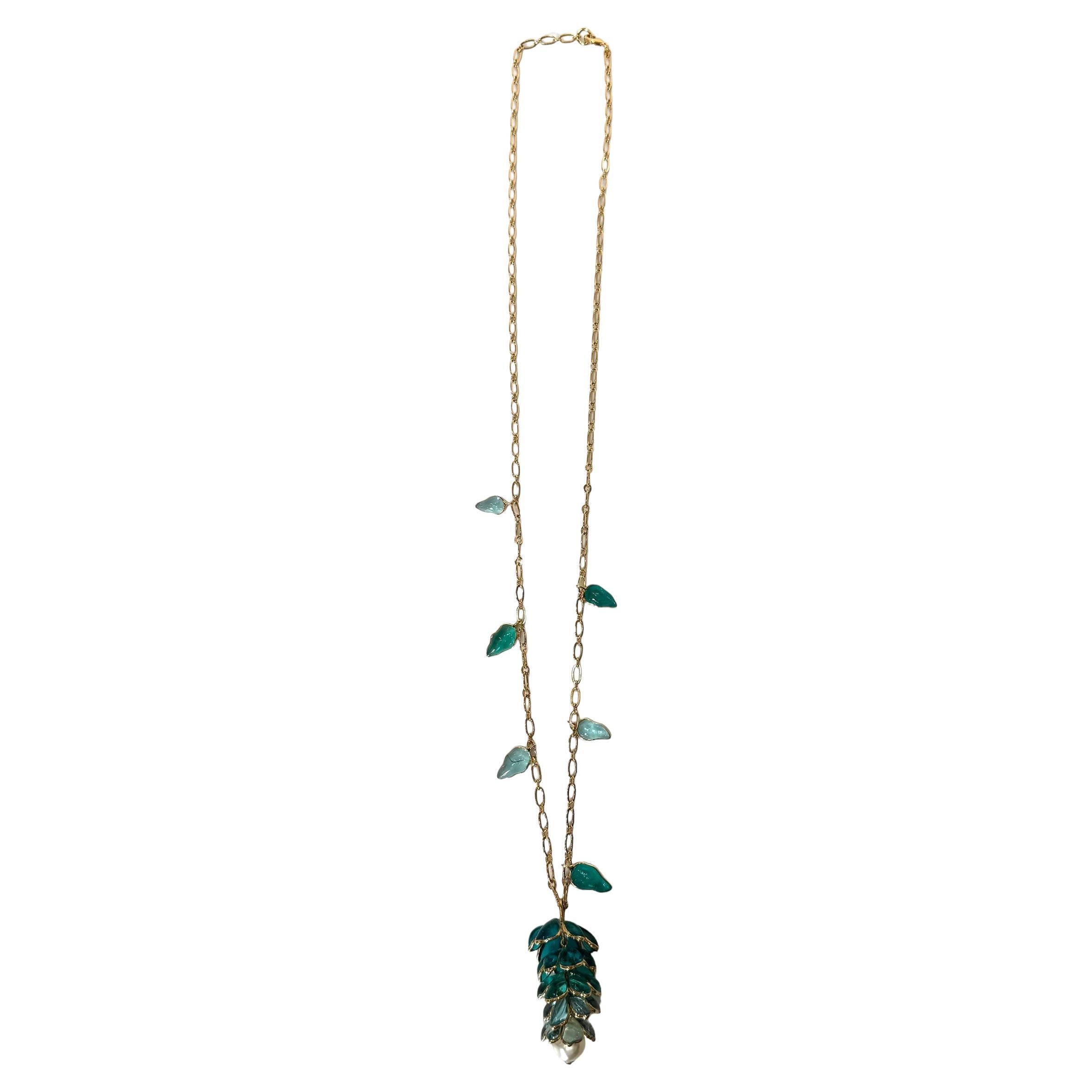  Sea Life Meduse Long Necklace with pearl

Materials : poured glass, gold (24k) plated brass
Size : Total length: 90cm
Handmade in our Parisian workshop

Gripoix Paris – costume jewellery taken to the exquisite; the ancestral art of pate de verre
