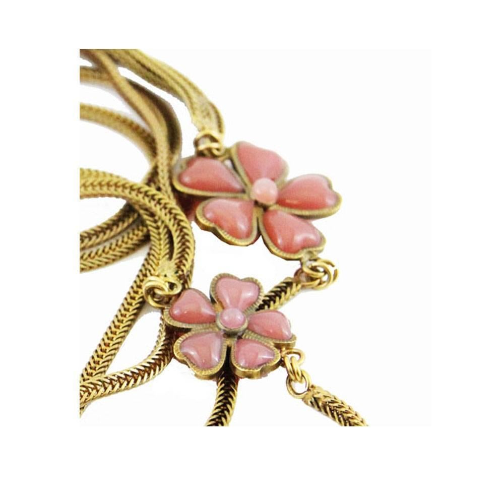 Made of snake double strands of chain, old pink gripoix paste glass, gold metal plated. French c.1970
Excellent vintage condition
Size: 165 cm