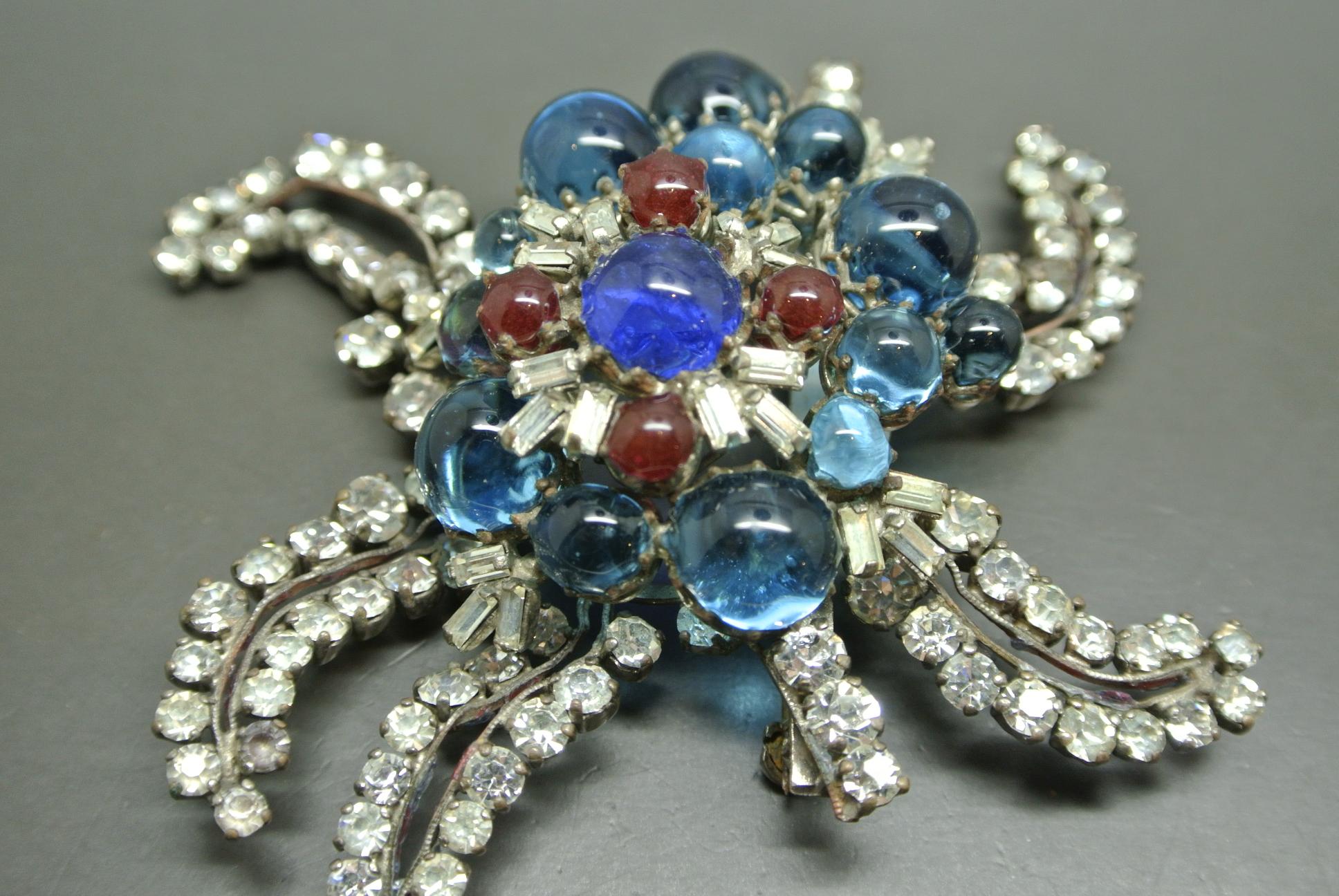 Gripoix signed France Blue red Poured Glass abstract Star Brooch In Good Condition For Sale In London, GB