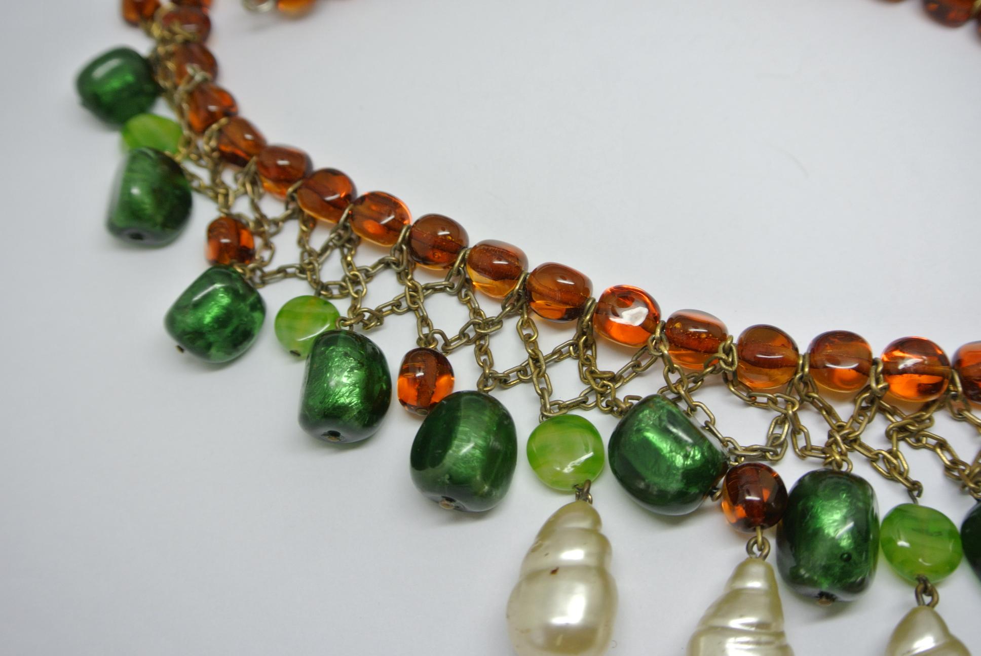 Gripoix unsigned green amber poured glass drop faux pearl bib necklace For Sale 6