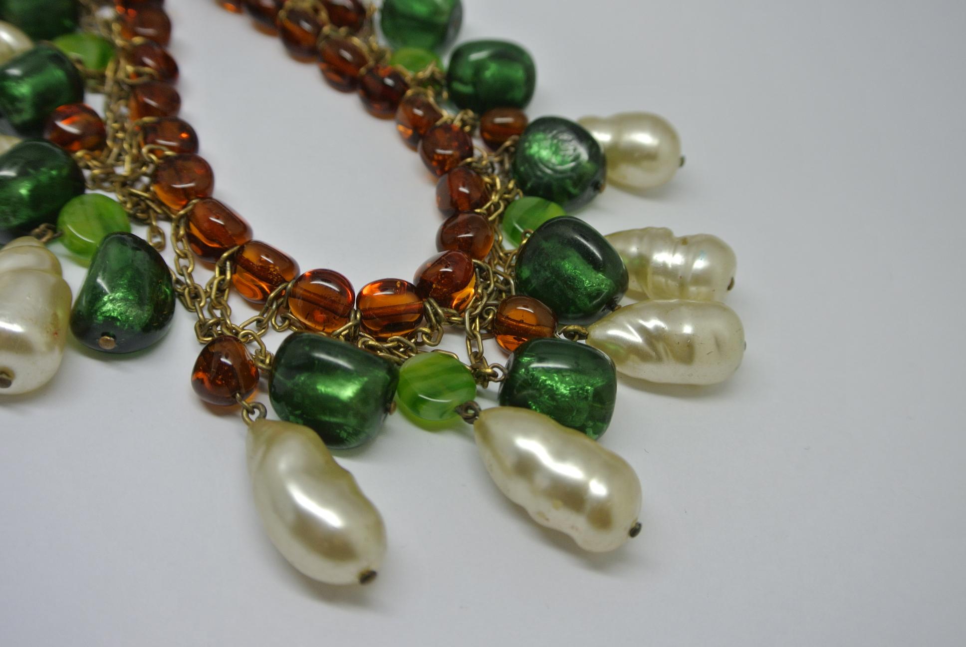 Gripoix unsigned green amber poured glass drop faux pearl bib necklace In Fair Condition For Sale In London, GB