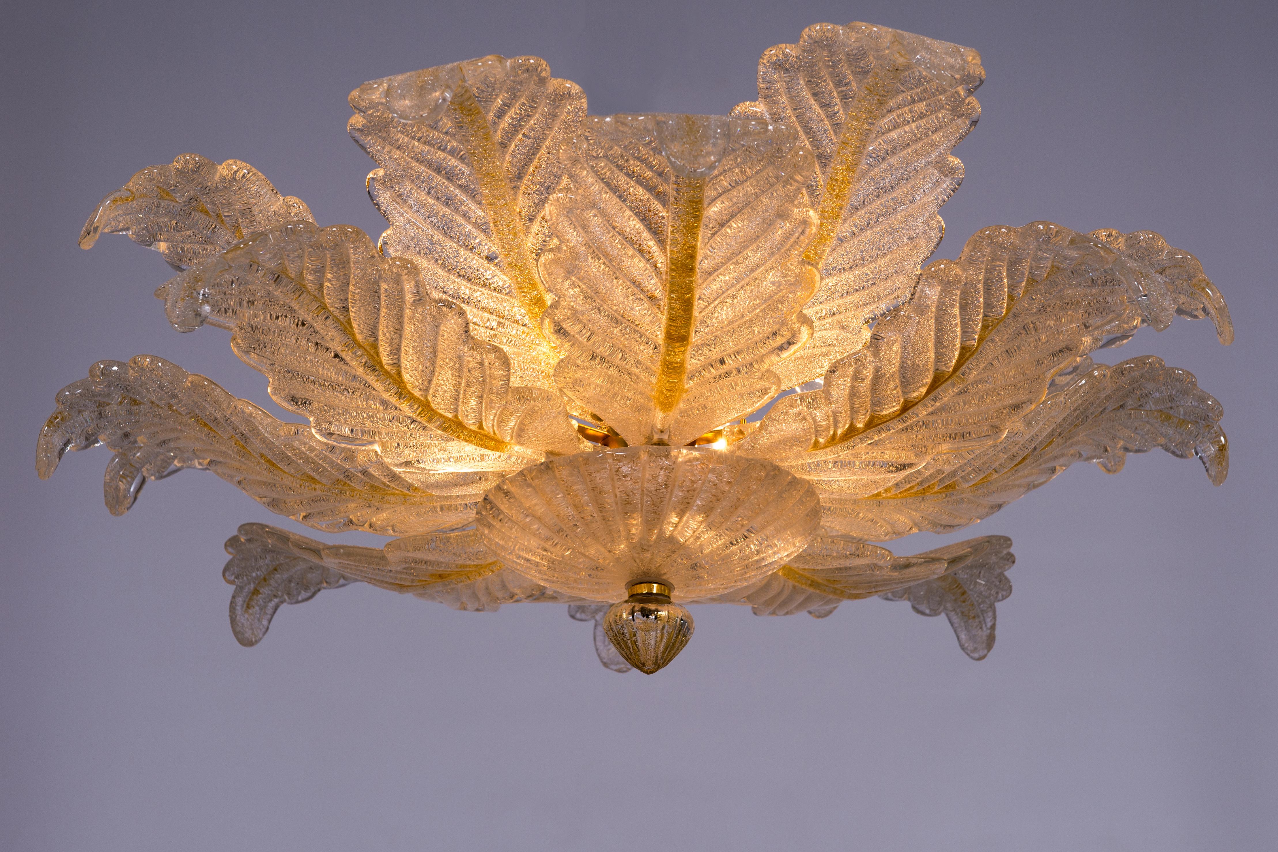 Grit Murano Glass Flush Mount in transparent color with amber finish Italy 1980s.
The flush mount is made of many glass leaves with herringbone patterns and an amber soul. The leaves are positioned in a way that seems to resemble many hands reaching