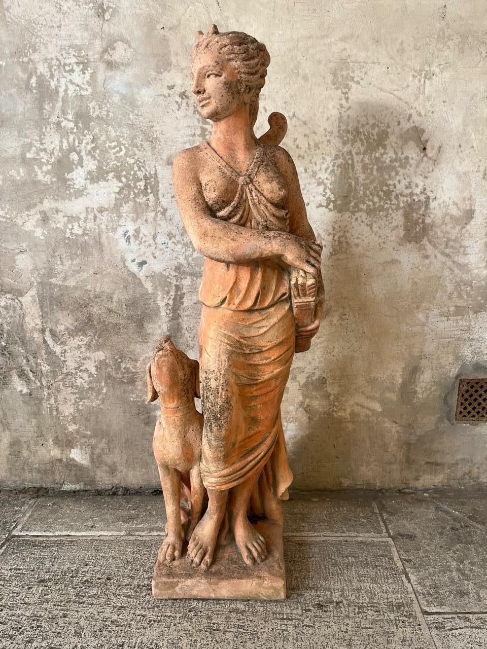 statue of diana goddess