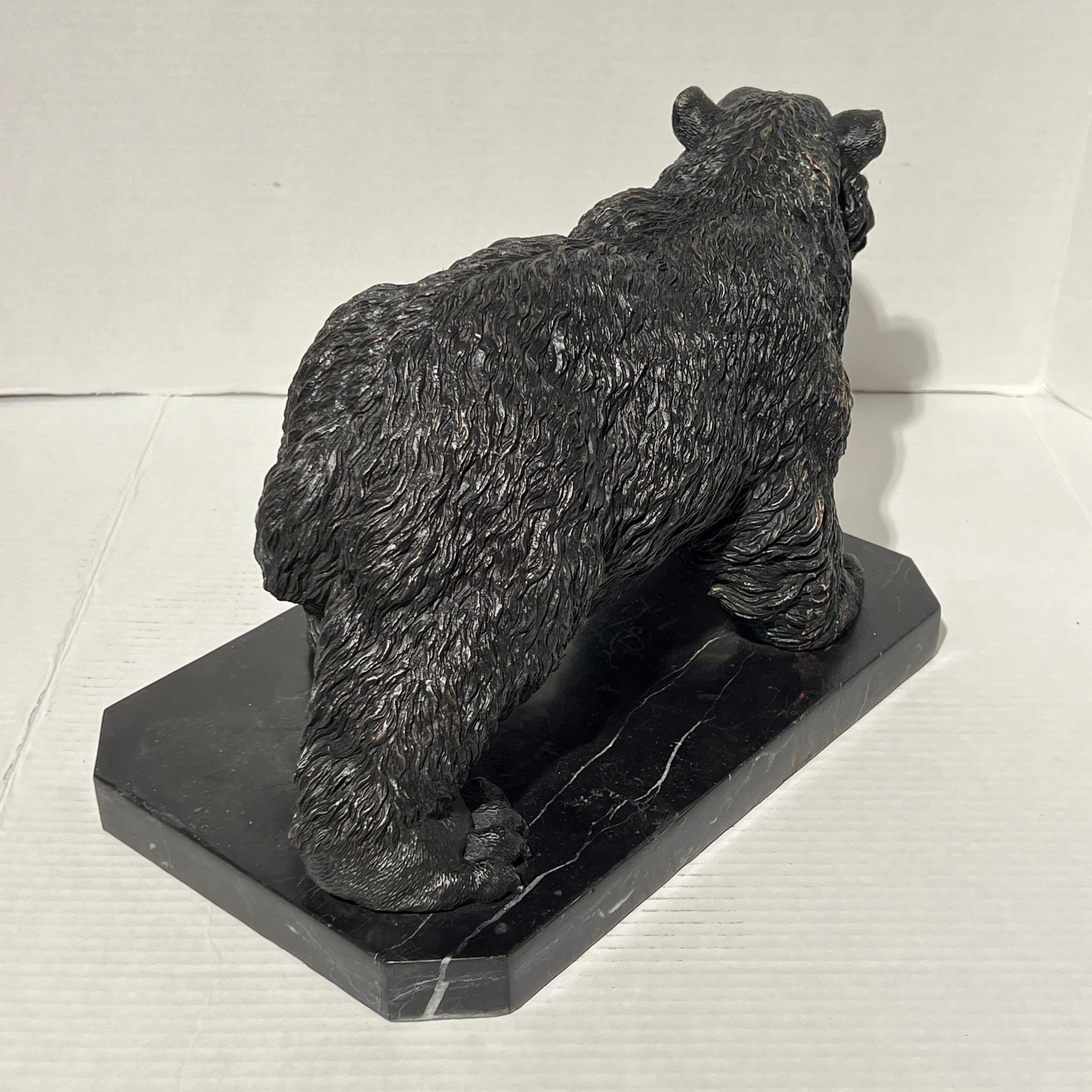Sculpture d'ours Grizzly en bronze patiné 1