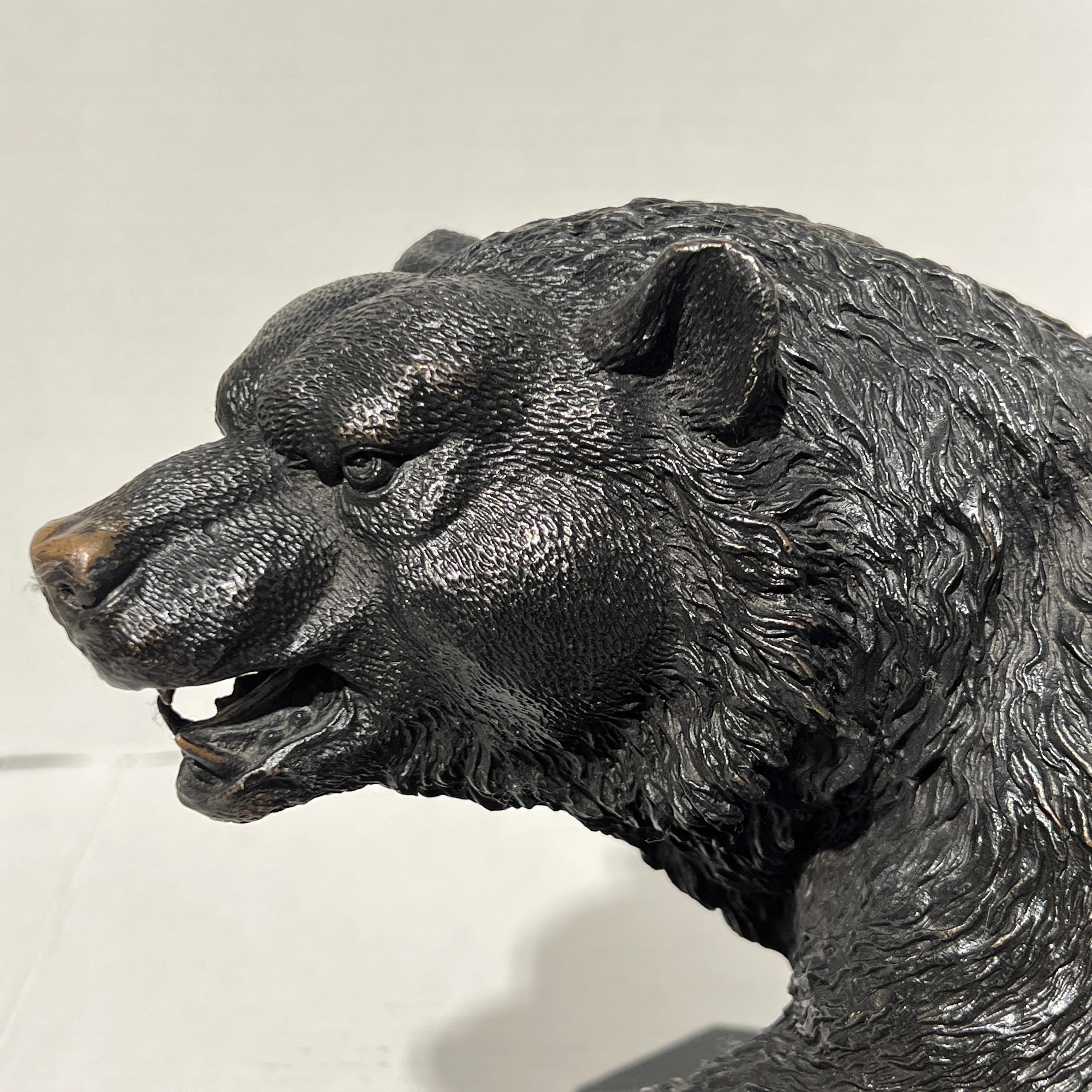 Sculpture d'ours Grizzly en bronze patiné 2