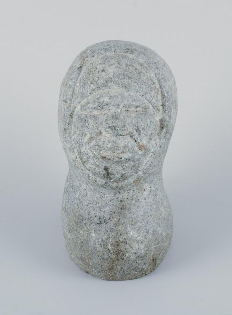Grønlandica, Sarak, cazador groenlandés de perfil, escultura en esteatita. Arte popular en venta