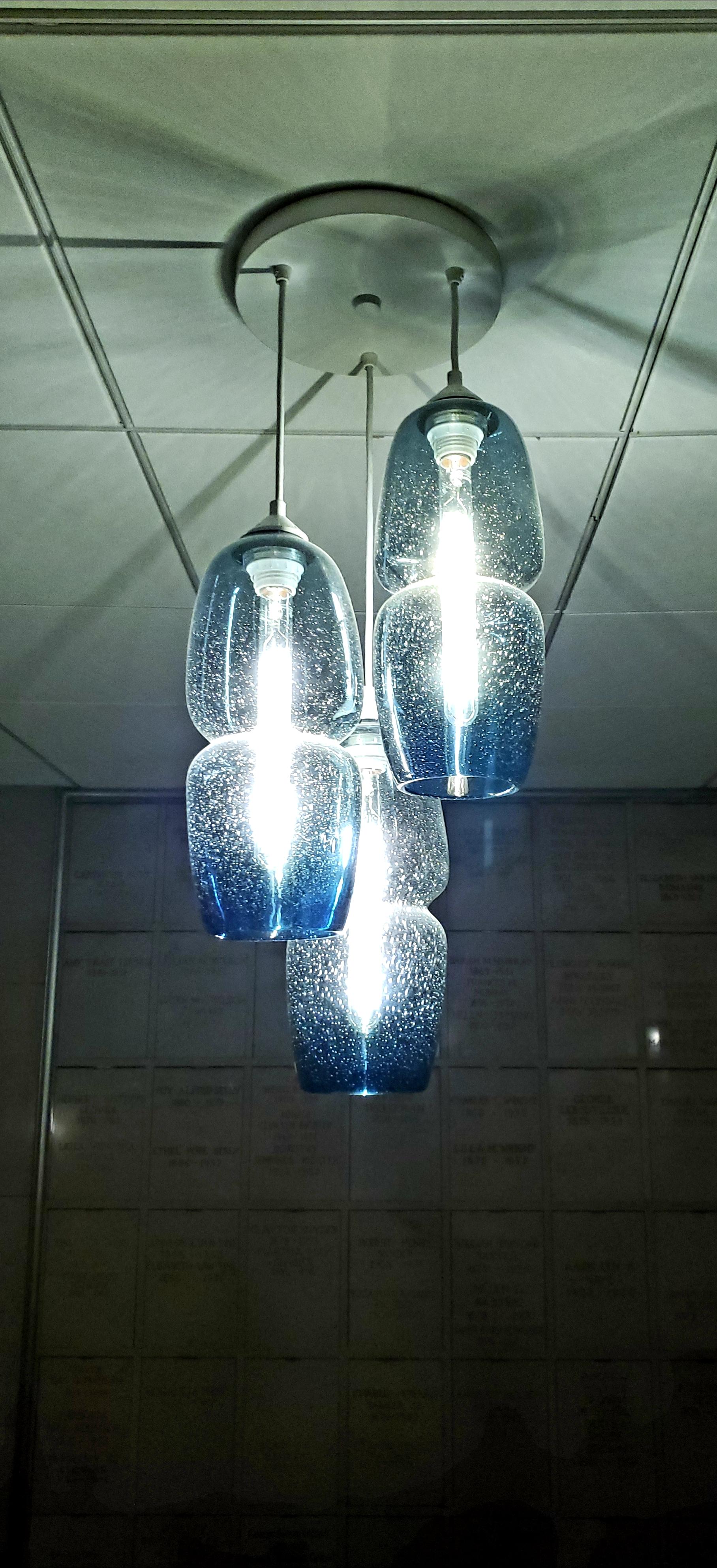 Groove Series Pod Pendelleuchte, Contemporary Handmade Glass Lighting (amerikanisch) im Angebot