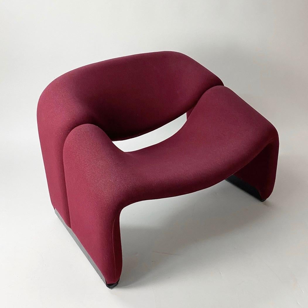 Pierre Paulin lounge chair Groovy for Artifort, 1980s.

Burgundy wool fabric in excellent condition.

Size: 33.5