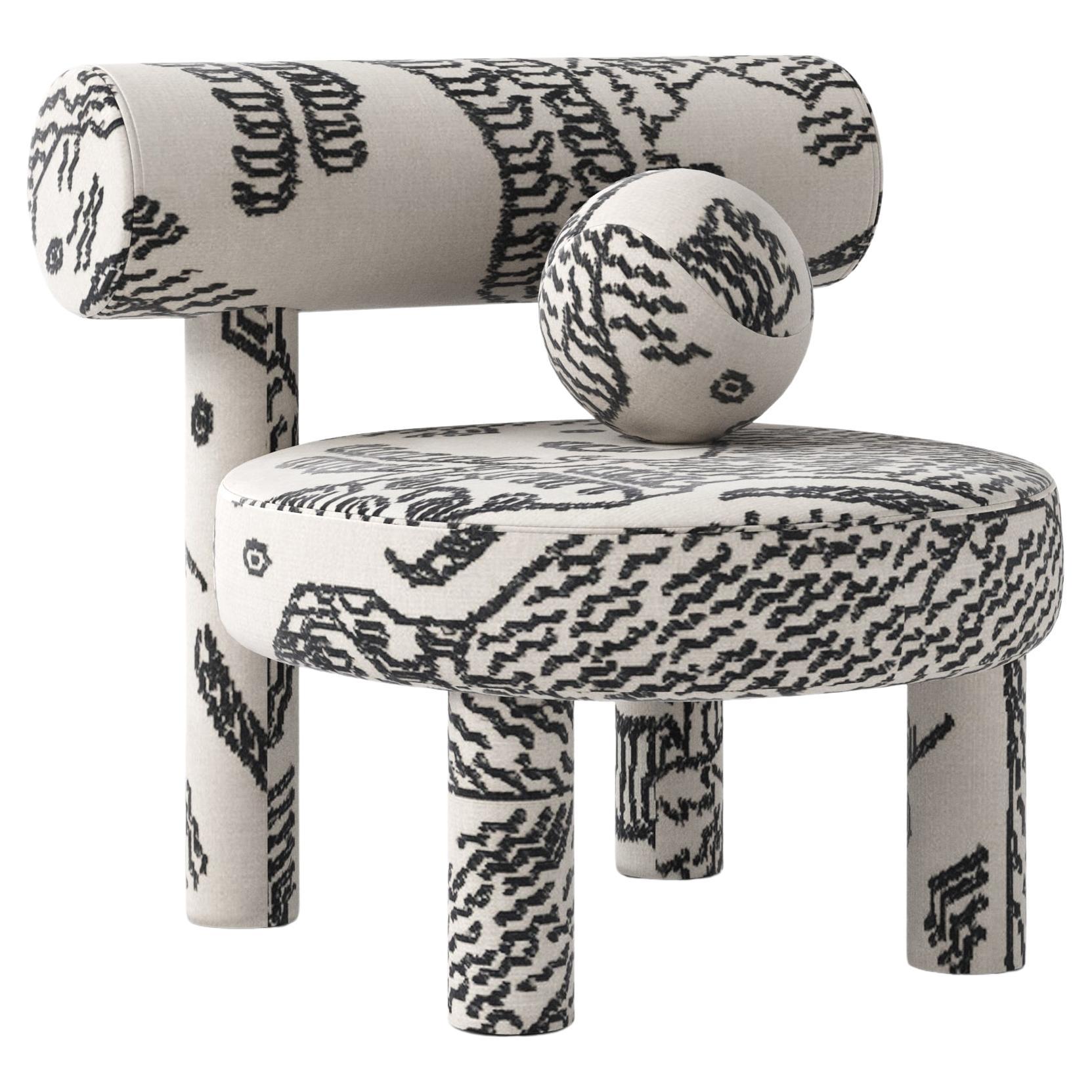 Poltroncina moderna Gropius CS1 in tessuto Dedar Tiger Mountain di NOOM